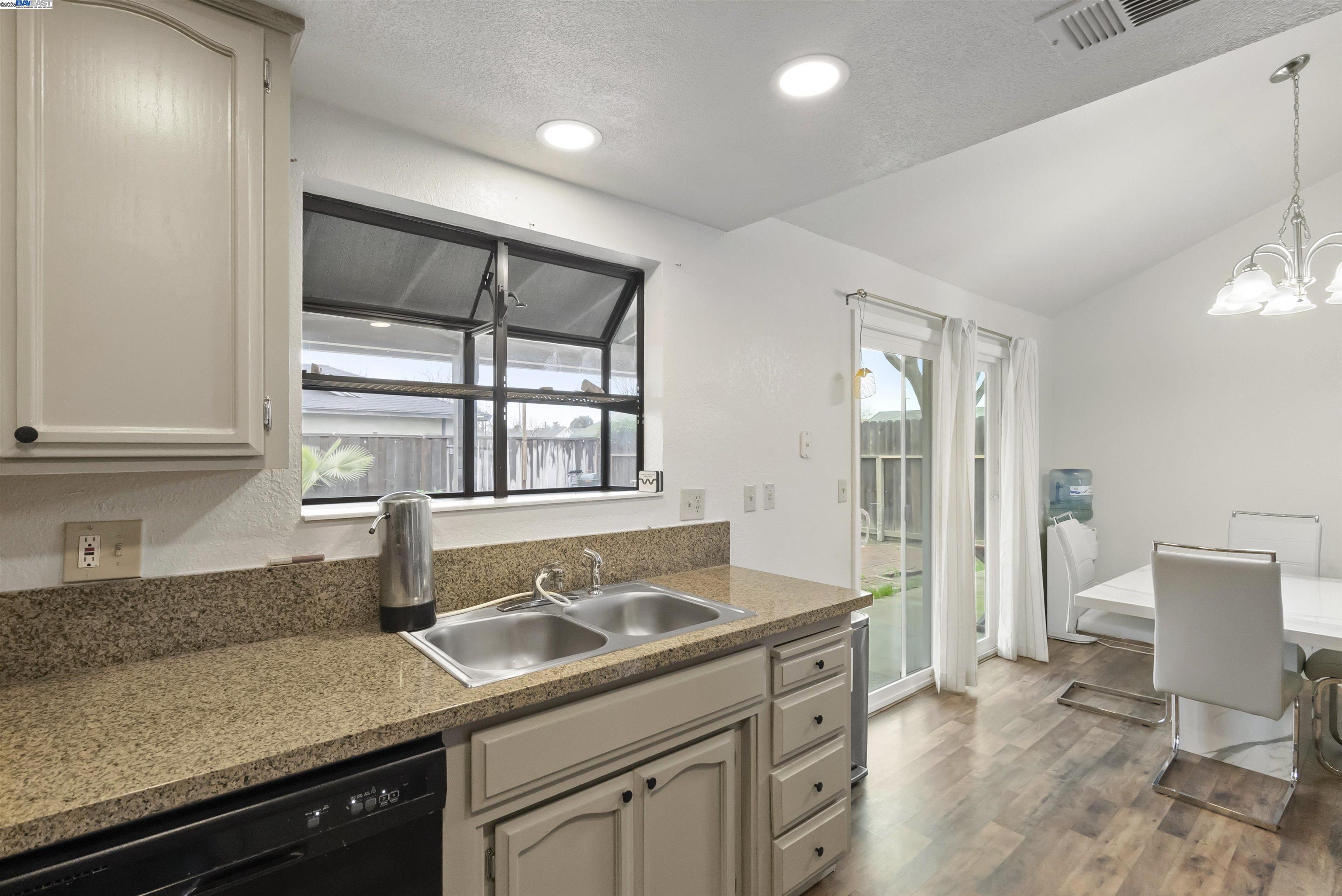 Detail Gallery Image 19 of 30 For 1725 Jenner Circle, Modesto,  CA 95351 - 3 Beds | 2 Baths