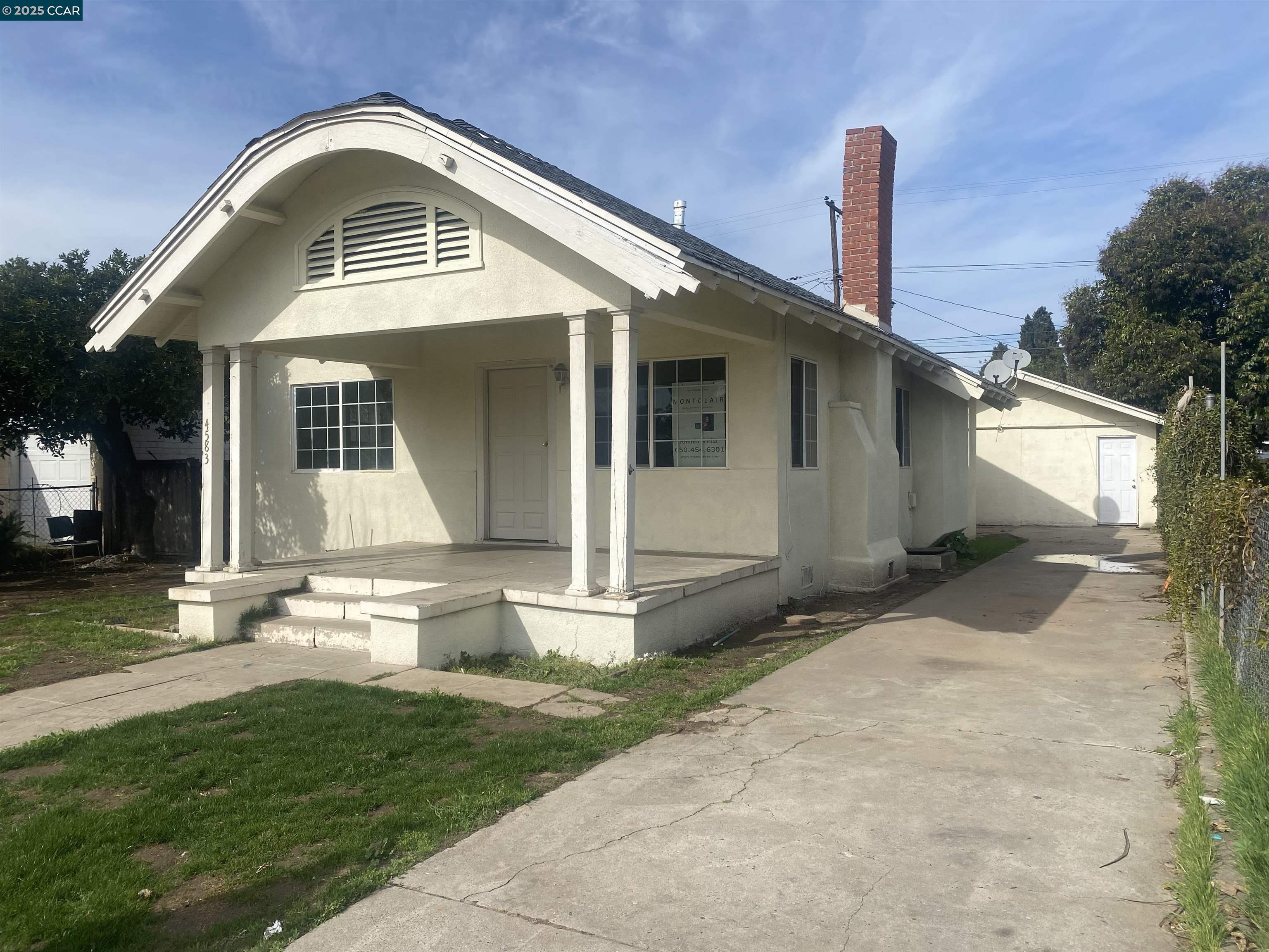 Detail Gallery Image 1 of 15 For 4583 E Tulare, Fresno,  CA 93702 - 2 Beds | 1 Baths