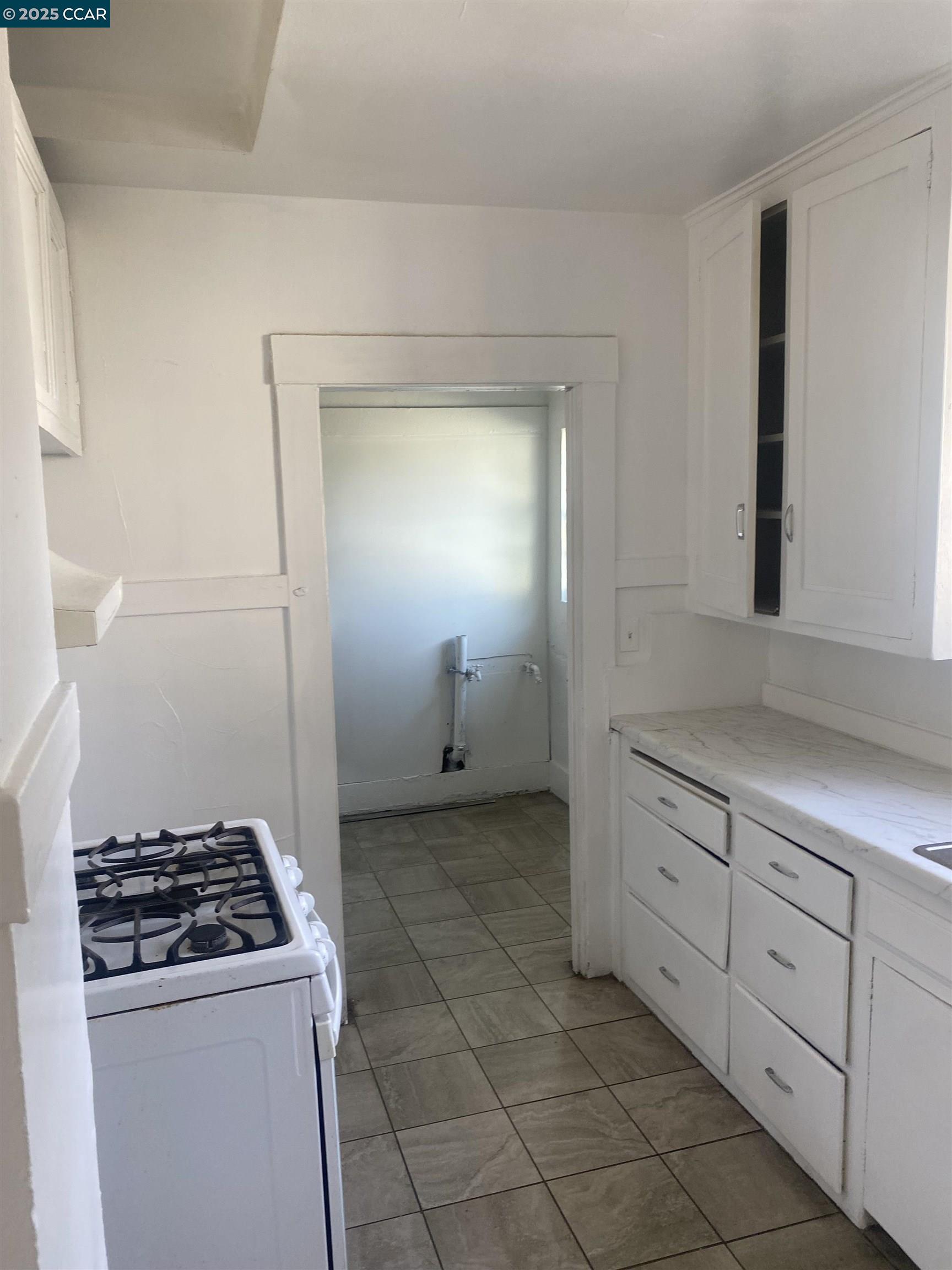 Detail Gallery Image 14 of 15 For 4583 E Tulare, Fresno,  CA 93702 - 2 Beds | 1 Baths