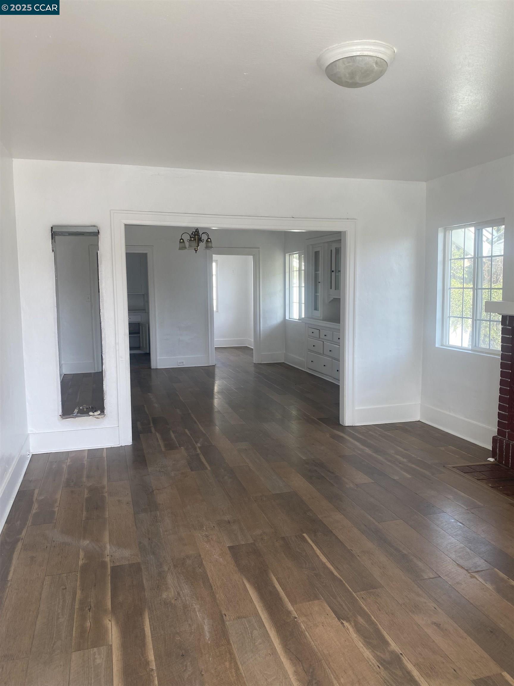 Detail Gallery Image 7 of 15 For 4583 E Tulare, Fresno,  CA 93702 - 2 Beds | 1 Baths