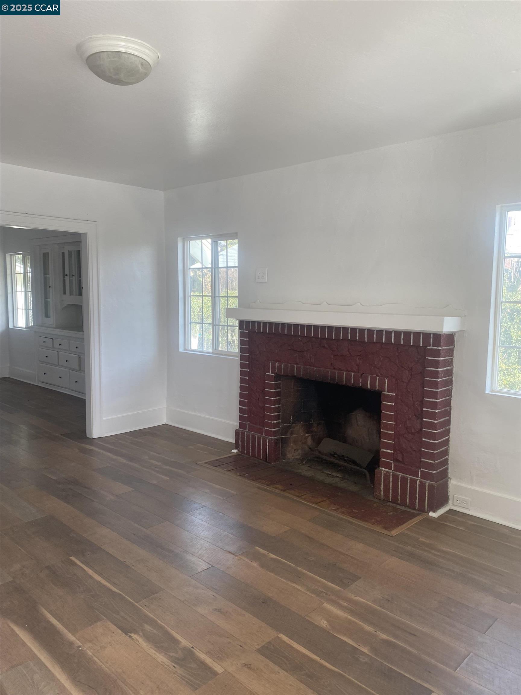 Detail Gallery Image 8 of 15 For 4583 E Tulare, Fresno,  CA 93702 - 2 Beds | 1 Baths