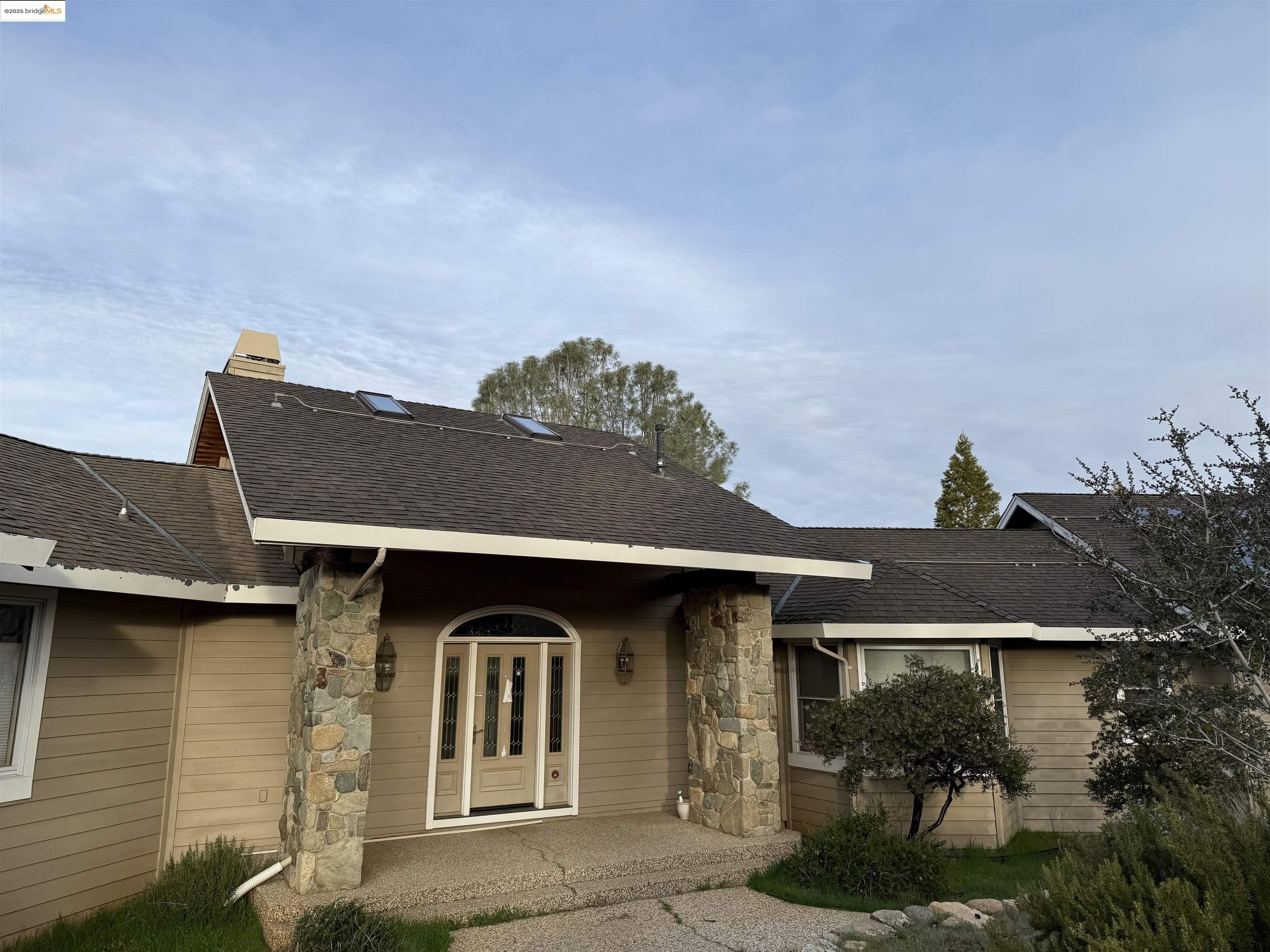 Detail Gallery Image 1 of 1 For 16199 Ridgewood Dr, Sonora,  CA 95370 - 5 Beds | 4 Baths