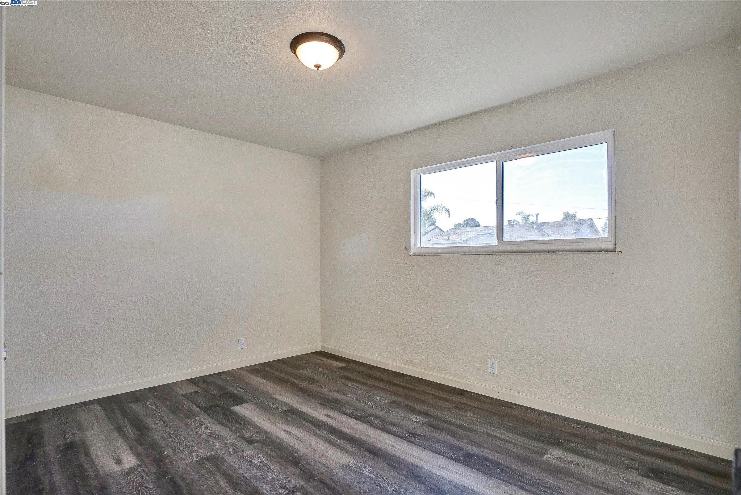 Detail Gallery Image 12 of 17 For 5900 Hayes St a,  Oakland,  CA 94621 - 3 Beds | 1/1 Baths