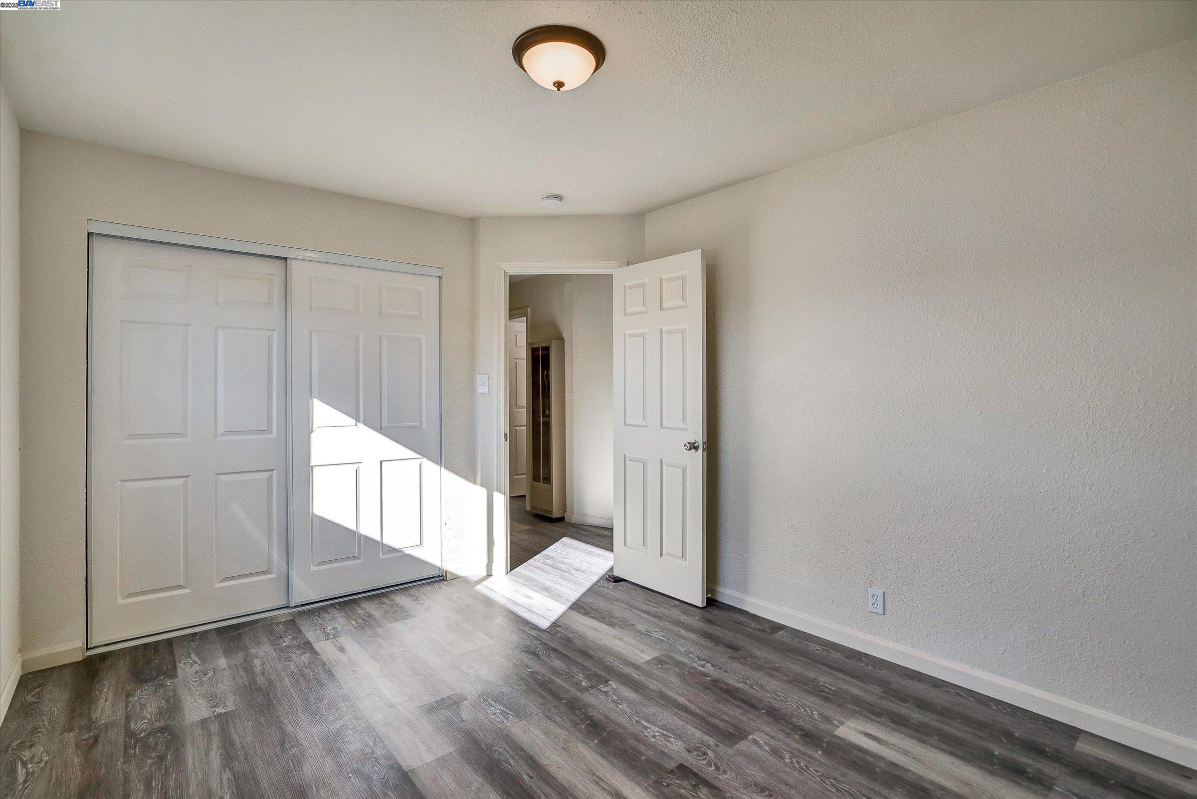Detail Gallery Image 13 of 17 For 5900 Hayes St a,  Oakland,  CA 94621 - 3 Beds | 1/1 Baths