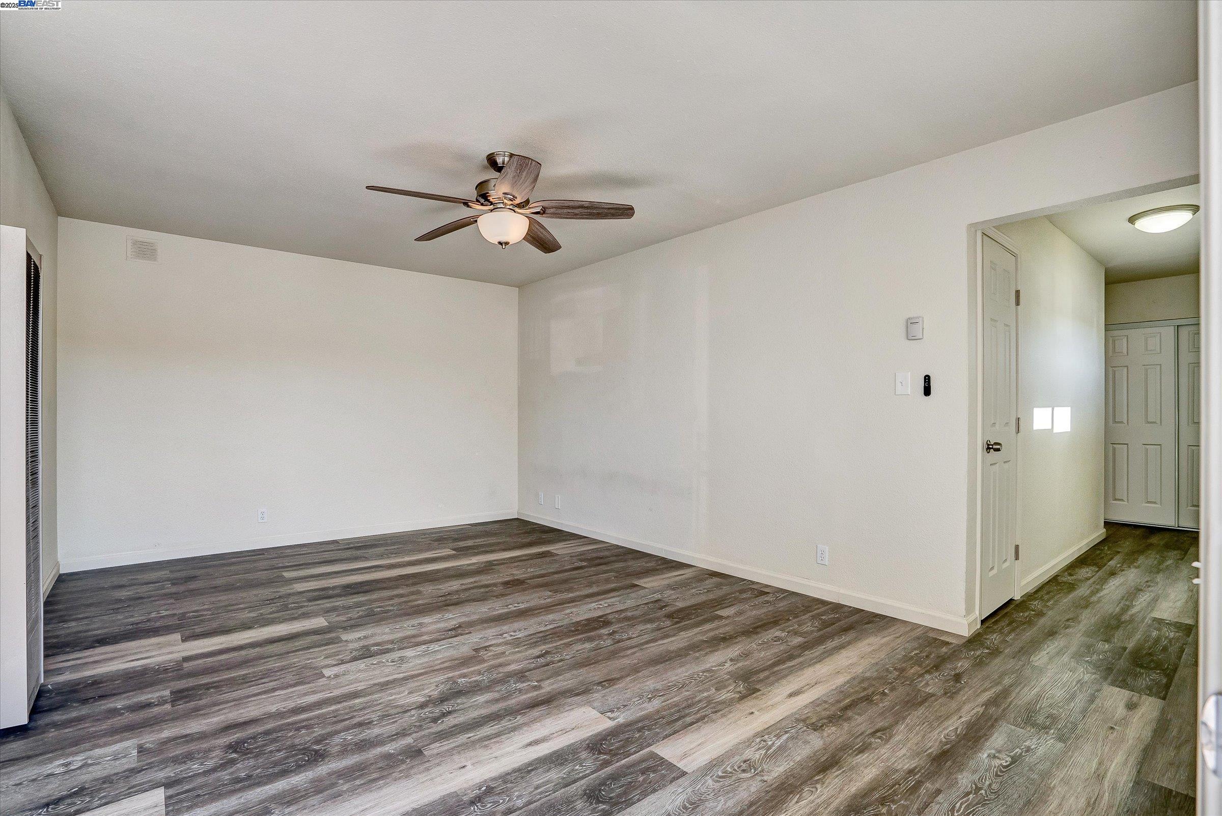 Detail Gallery Image 3 of 17 For 5900 Hayes St a,  Oakland,  CA 94621 - 3 Beds | 1/1 Baths