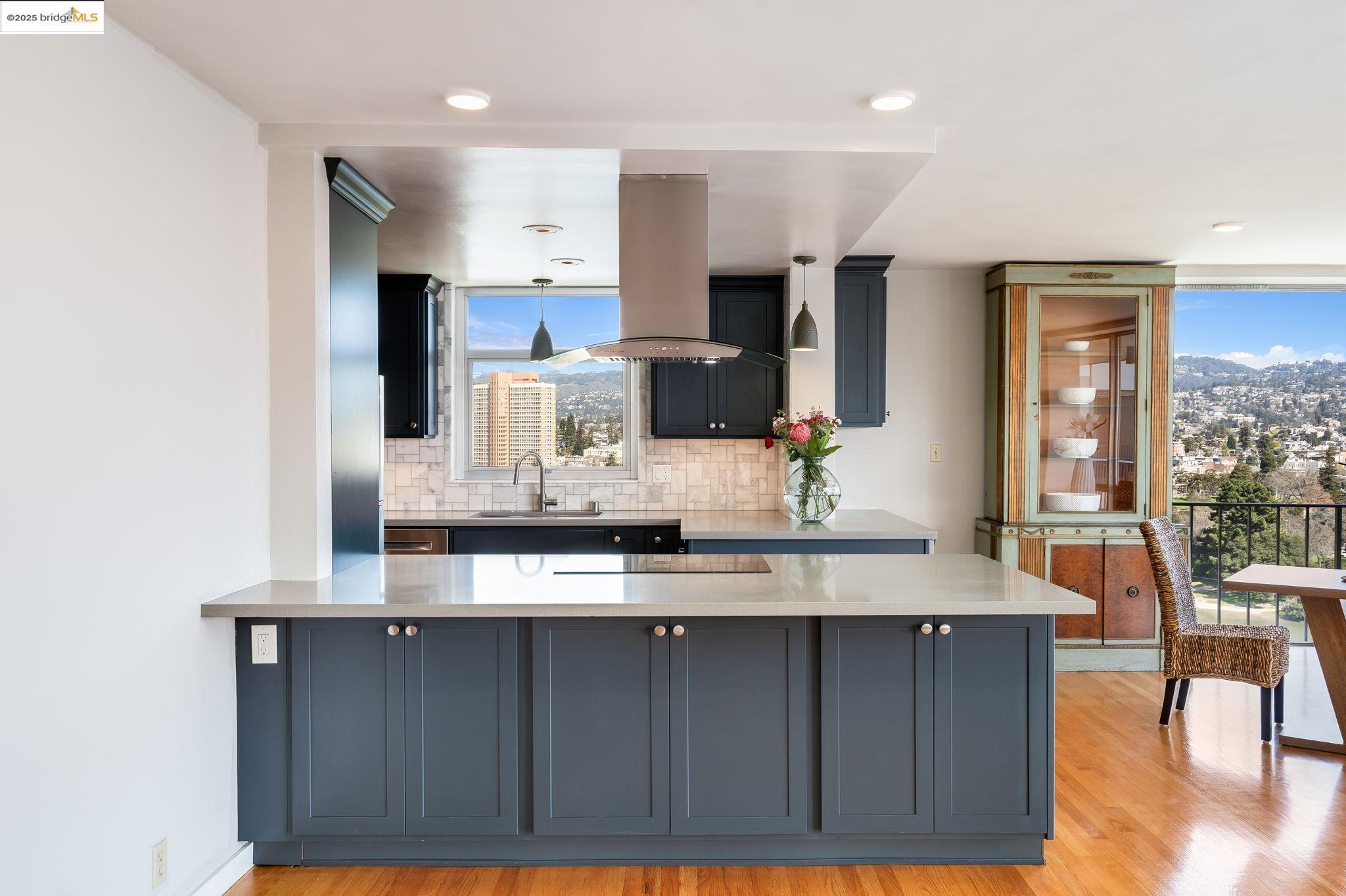 Detail Gallery Image 6 of 43 For 177 19th St 11e,  Oakland,  CA 94612 - 2 Beds | 2 Baths