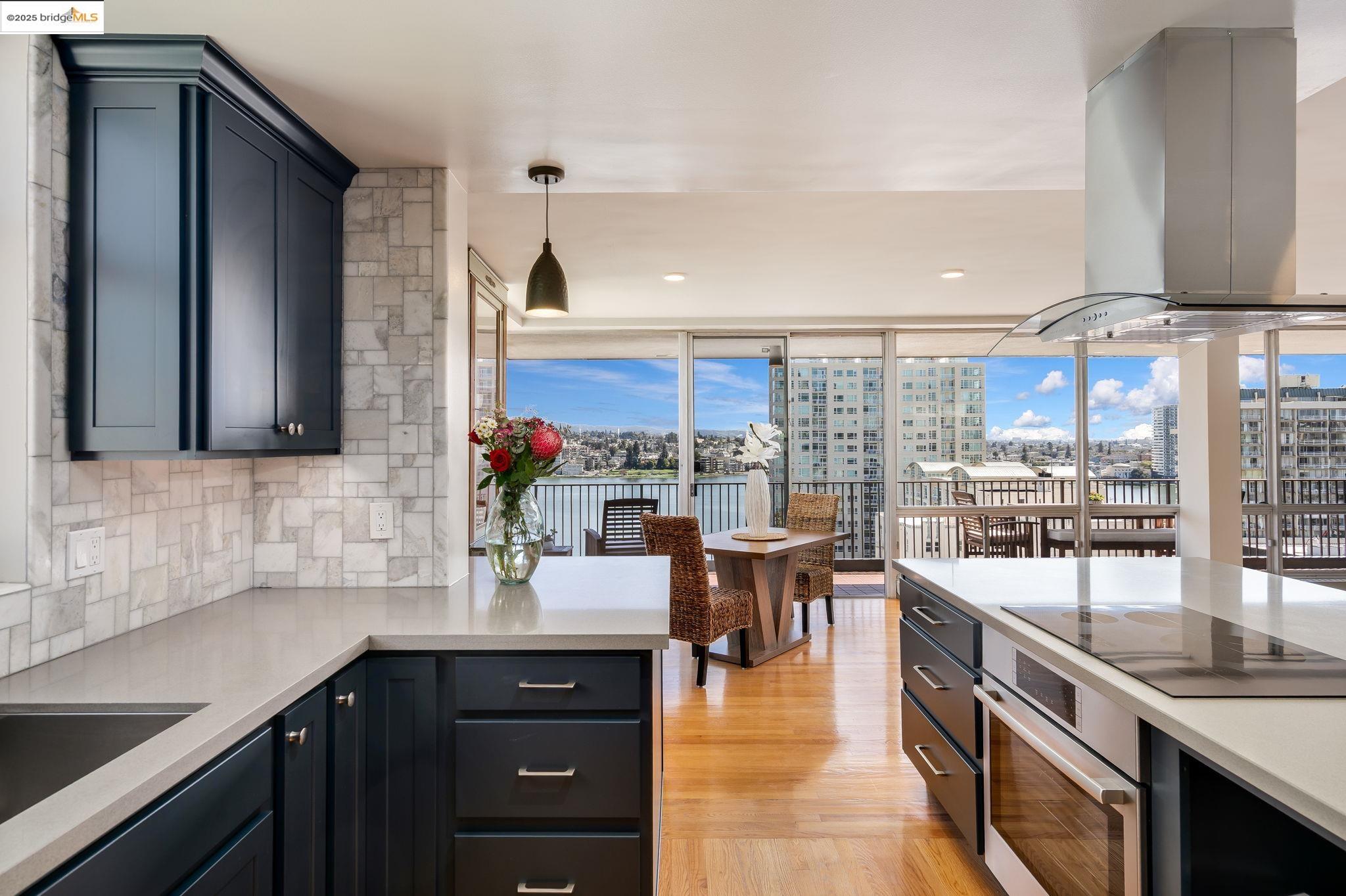 Detail Gallery Image 8 of 43 For 177 19th St 11e,  Oakland,  CA 94612 - 2 Beds | 2 Baths