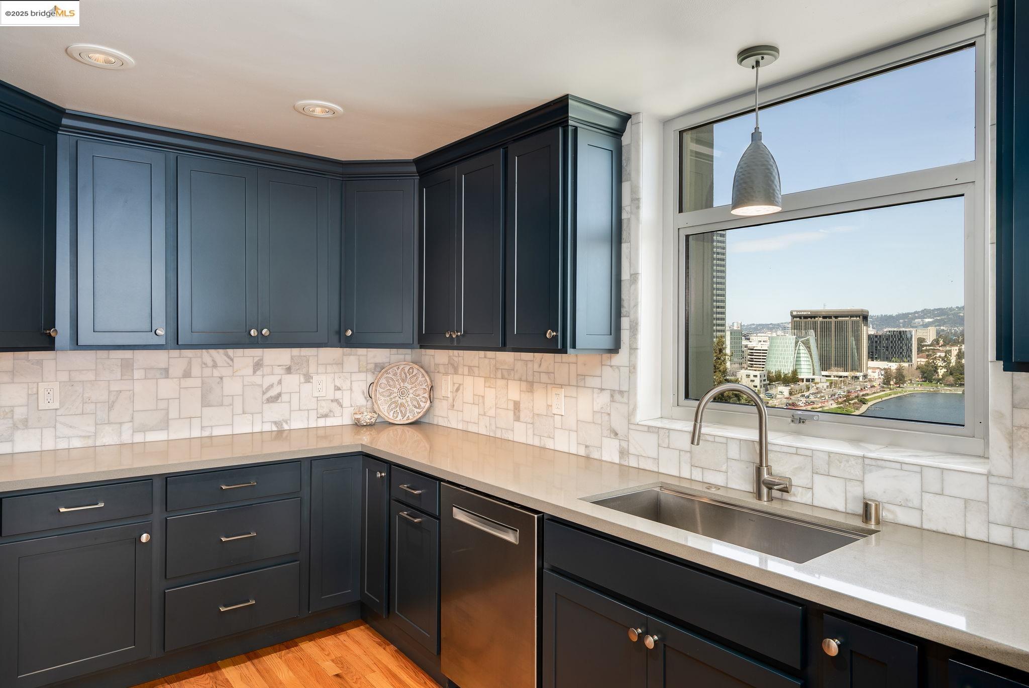 Detail Gallery Image 10 of 43 For 177 19th St 11e,  Oakland,  CA 94612 - 2 Beds | 2 Baths