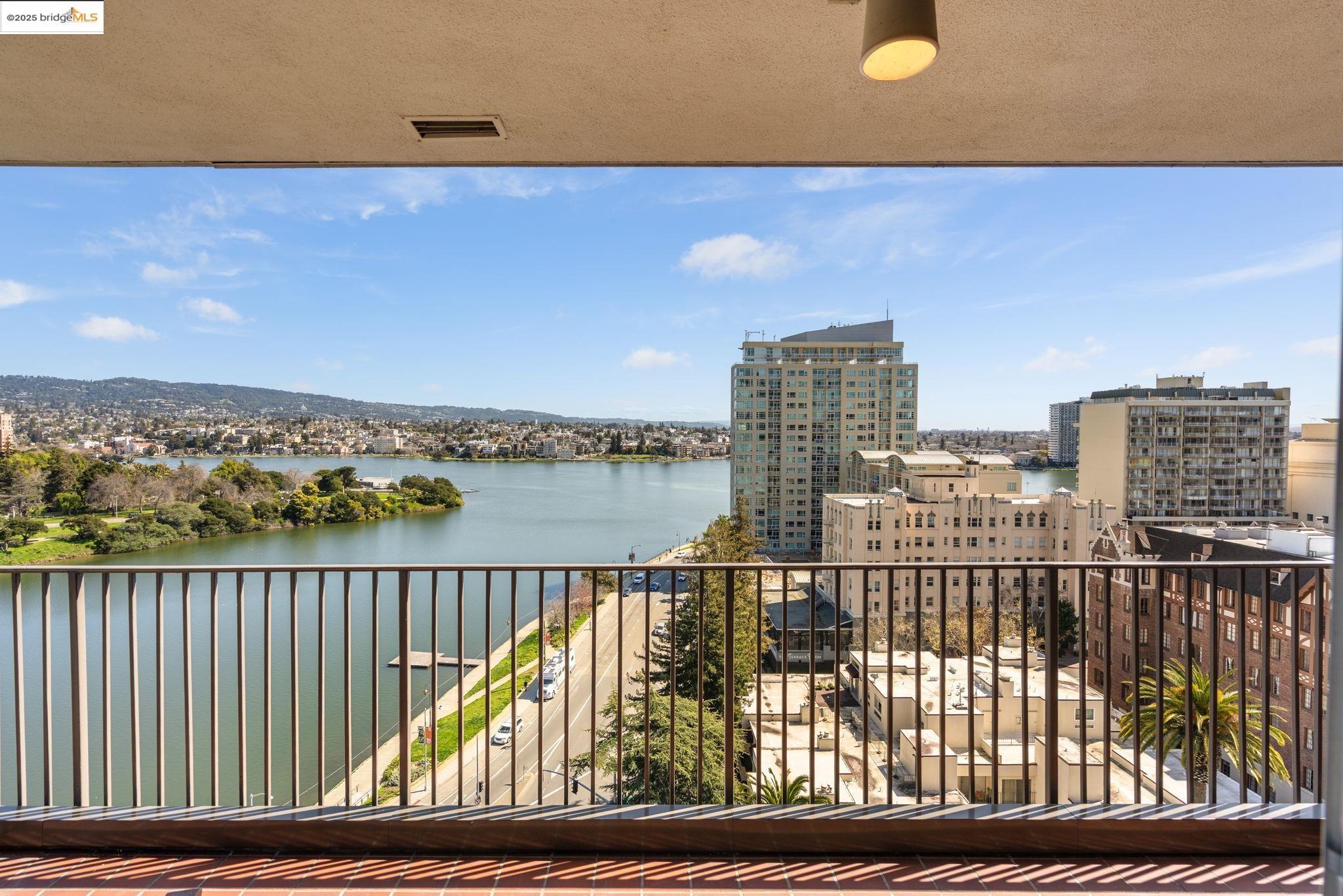 Detail Gallery Image 13 of 43 For 177 19th St 11e,  Oakland,  CA 94612 - 2 Beds | 2 Baths