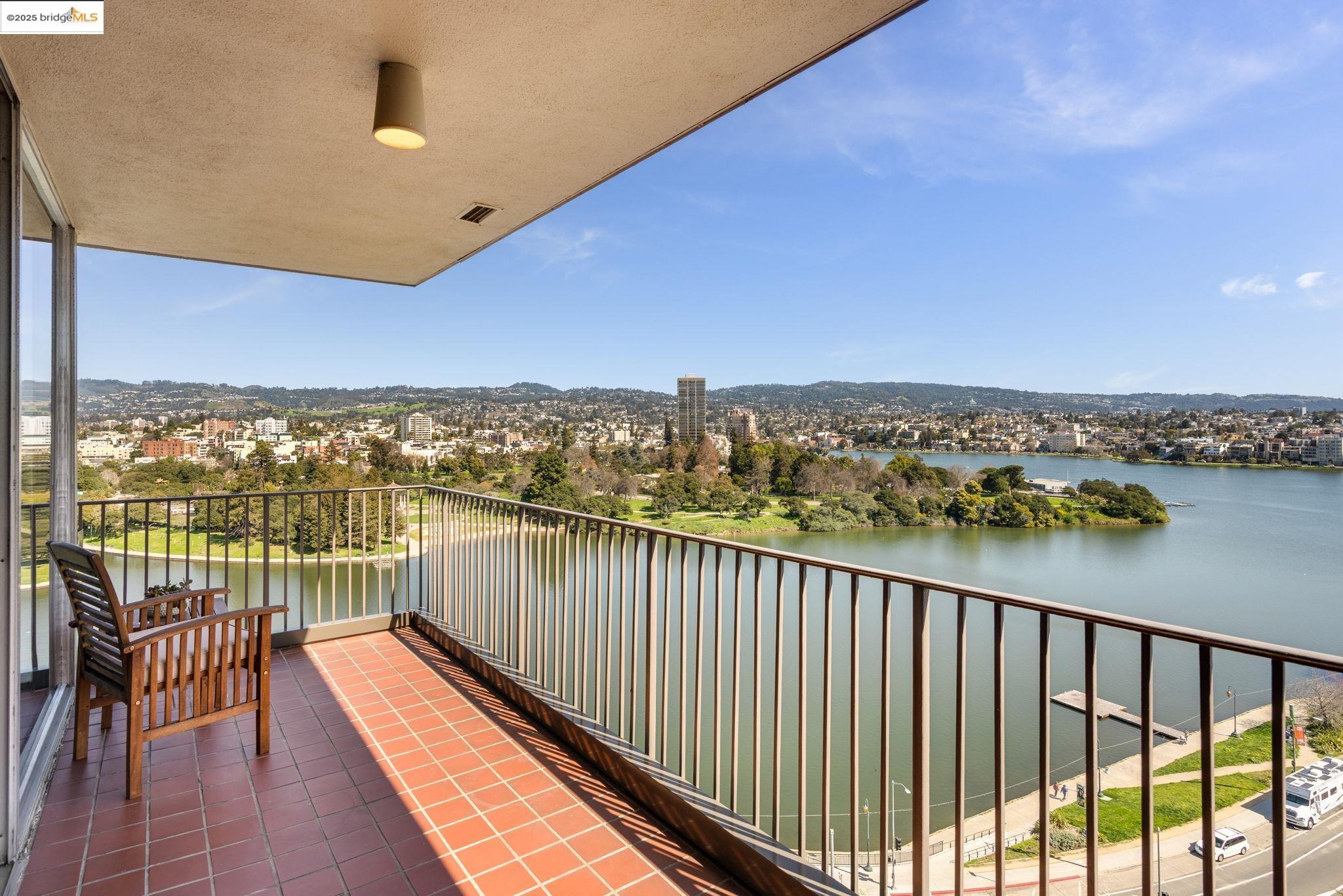 Detail Gallery Image 15 of 43 For 177 19th St 11e,  Oakland,  CA 94612 - 2 Beds | 2 Baths