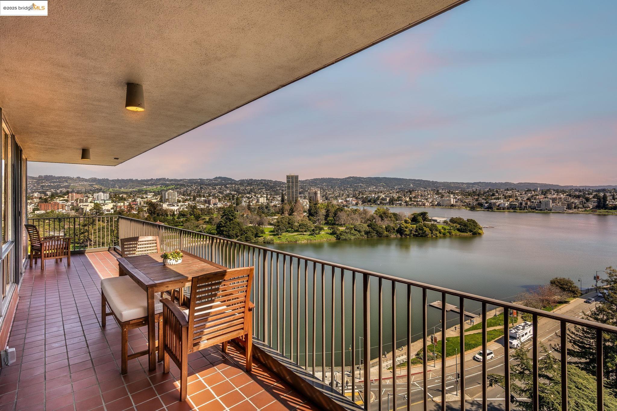 Detail Gallery Image 16 of 43 For 177 19th St 11e,  Oakland,  CA 94612 - 2 Beds | 2 Baths