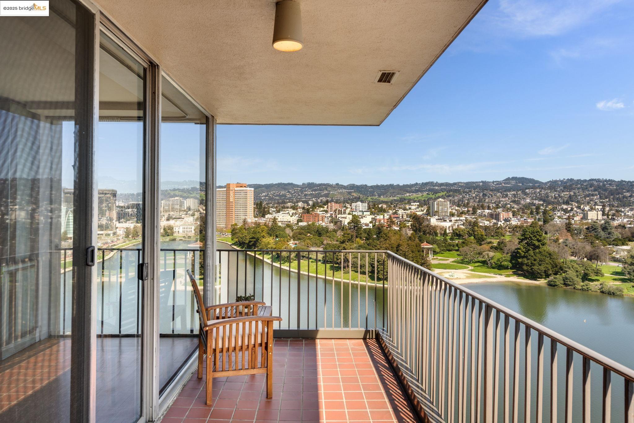 Detail Gallery Image 17 of 43 For 177 19th St 11e,  Oakland,  CA 94612 - 2 Beds | 2 Baths