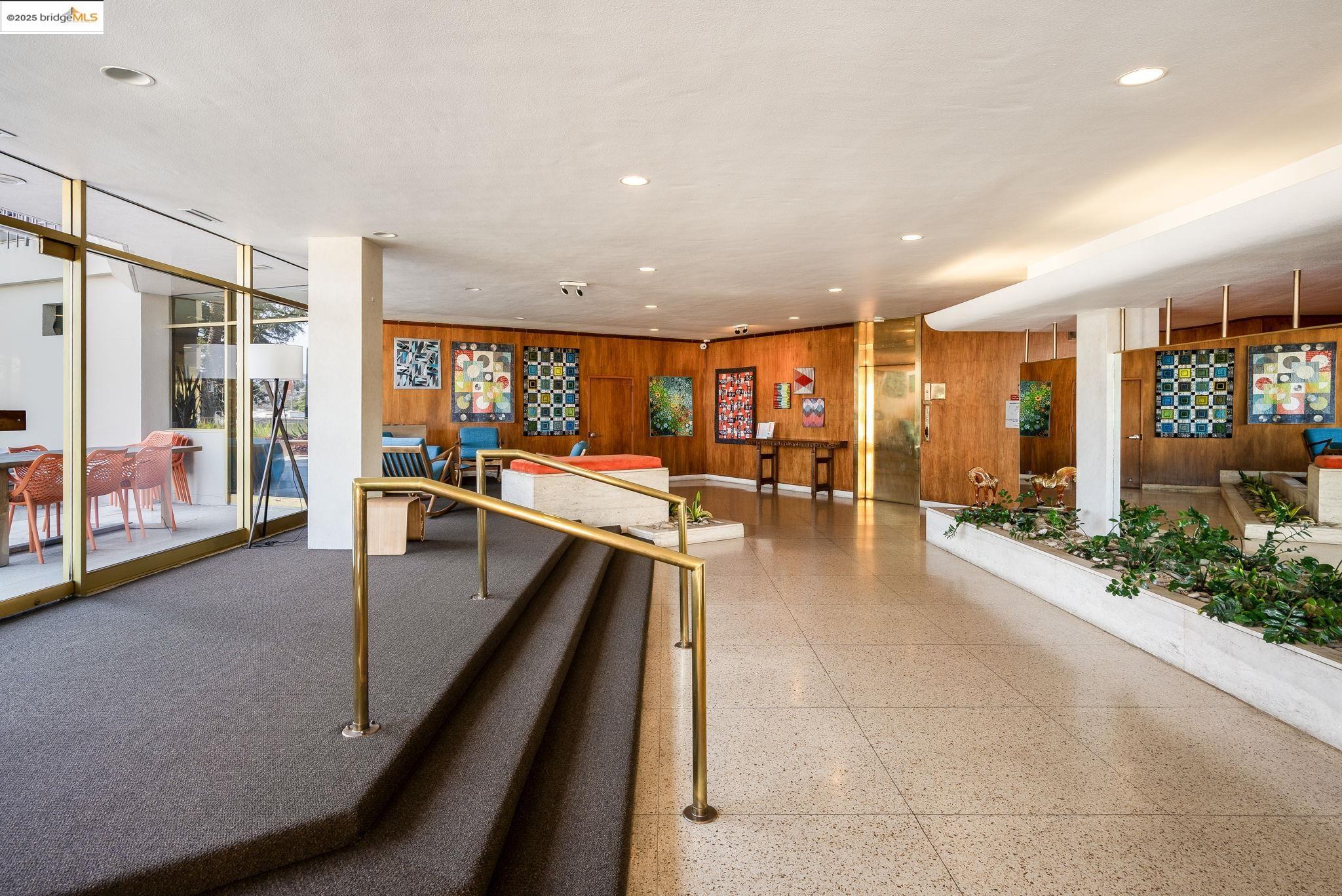 Detail Gallery Image 39 of 43 For 177 19th St 11e,  Oakland,  CA 94612 - 2 Beds | 2 Baths
