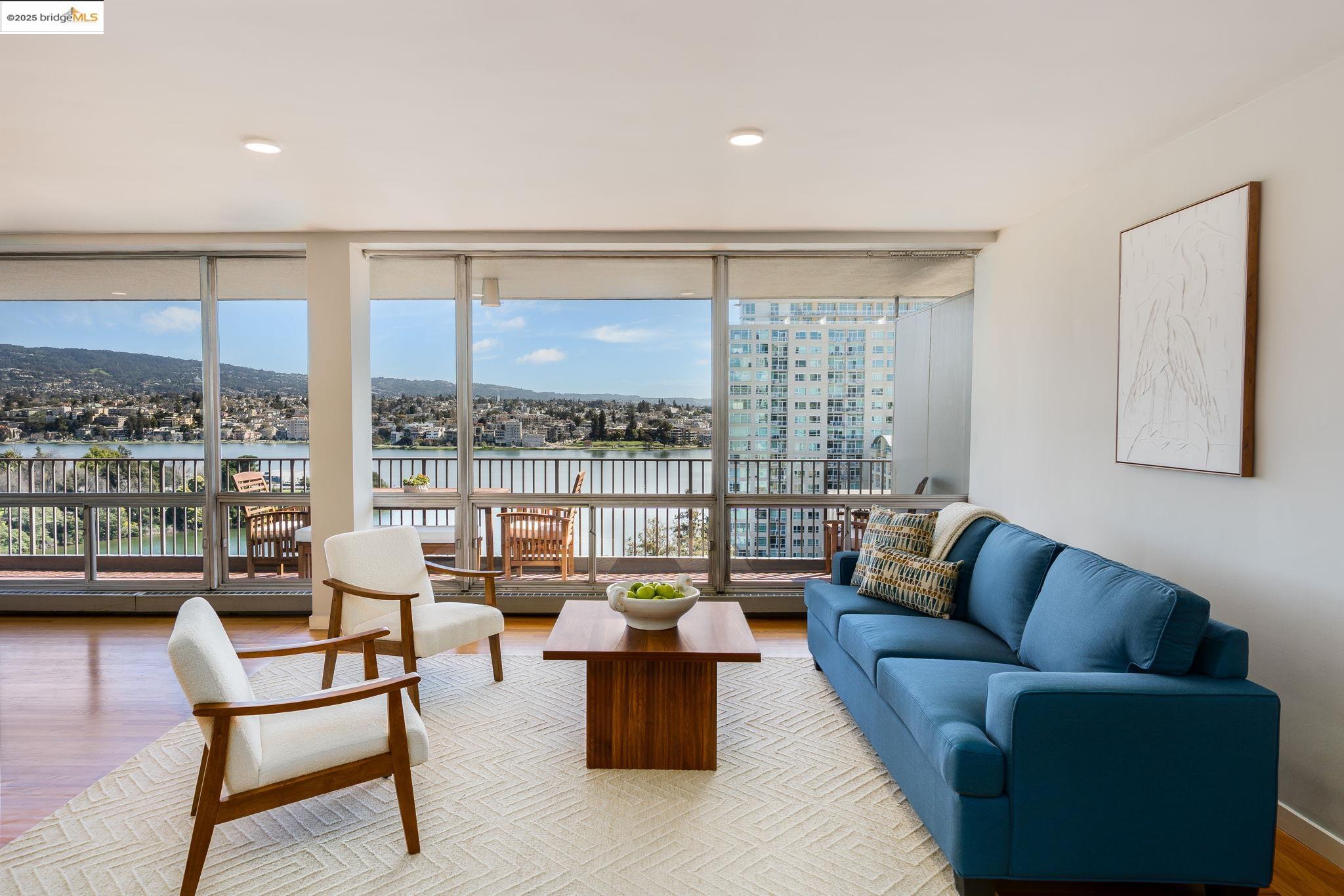 Detail Gallery Image 4 of 43 For 177 19th St 11e,  Oakland,  CA 94612 - 2 Beds | 2 Baths