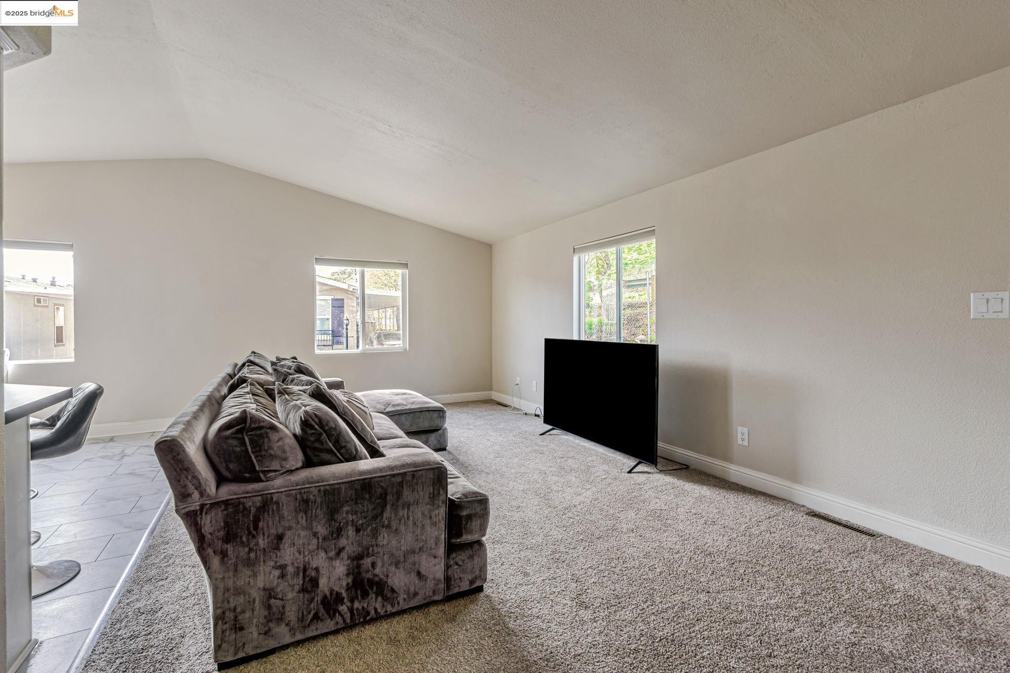 Detail Gallery Image 4 of 41 For 16711 Marsh Creek Rd #126,  Clayton,  CA 94517 - 3 Beds | 2 Baths