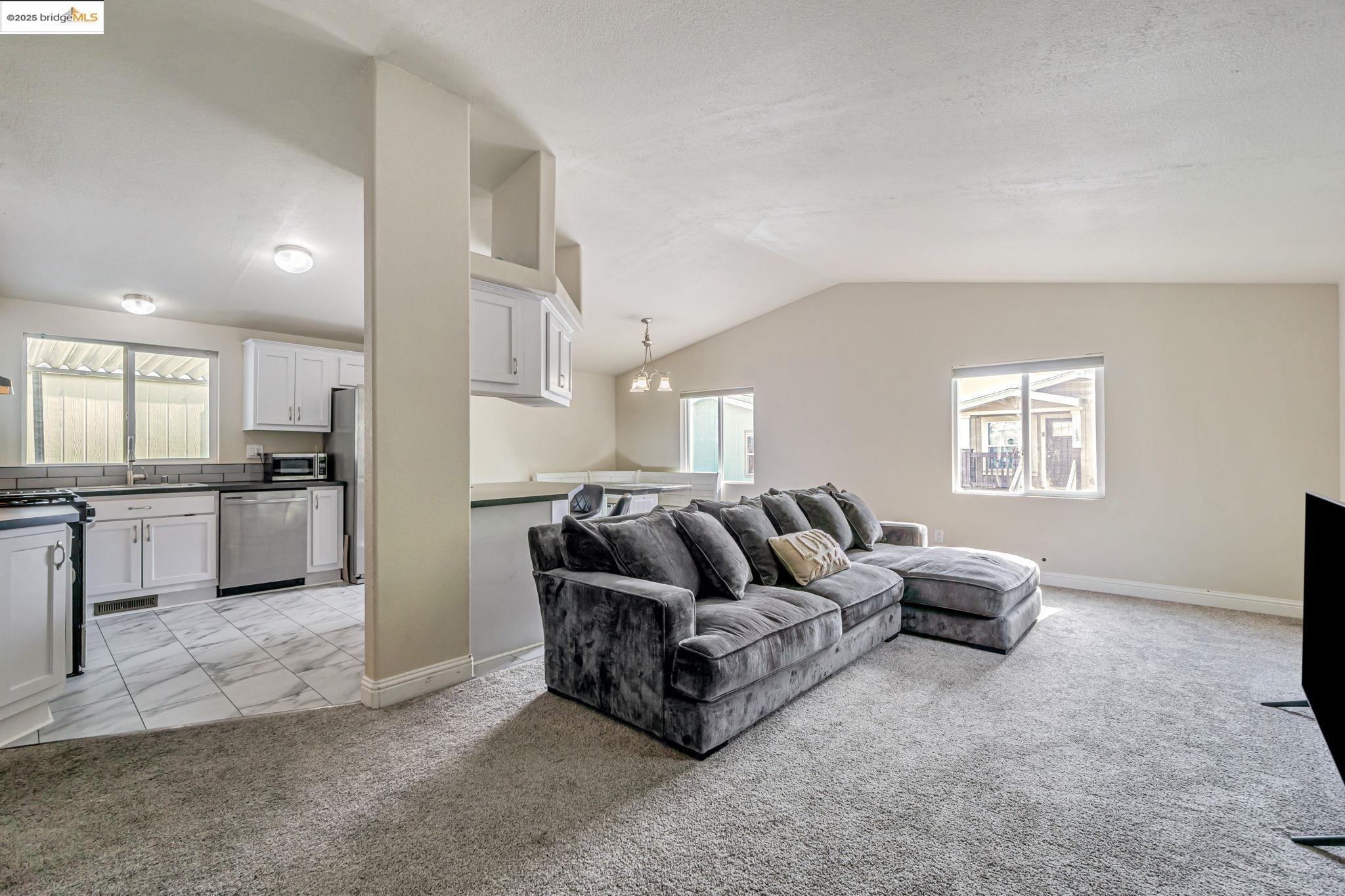 Detail Gallery Image 5 of 41 For 16711 Marsh Creek Rd #126,  Clayton,  CA 94517 - 3 Beds | 2 Baths