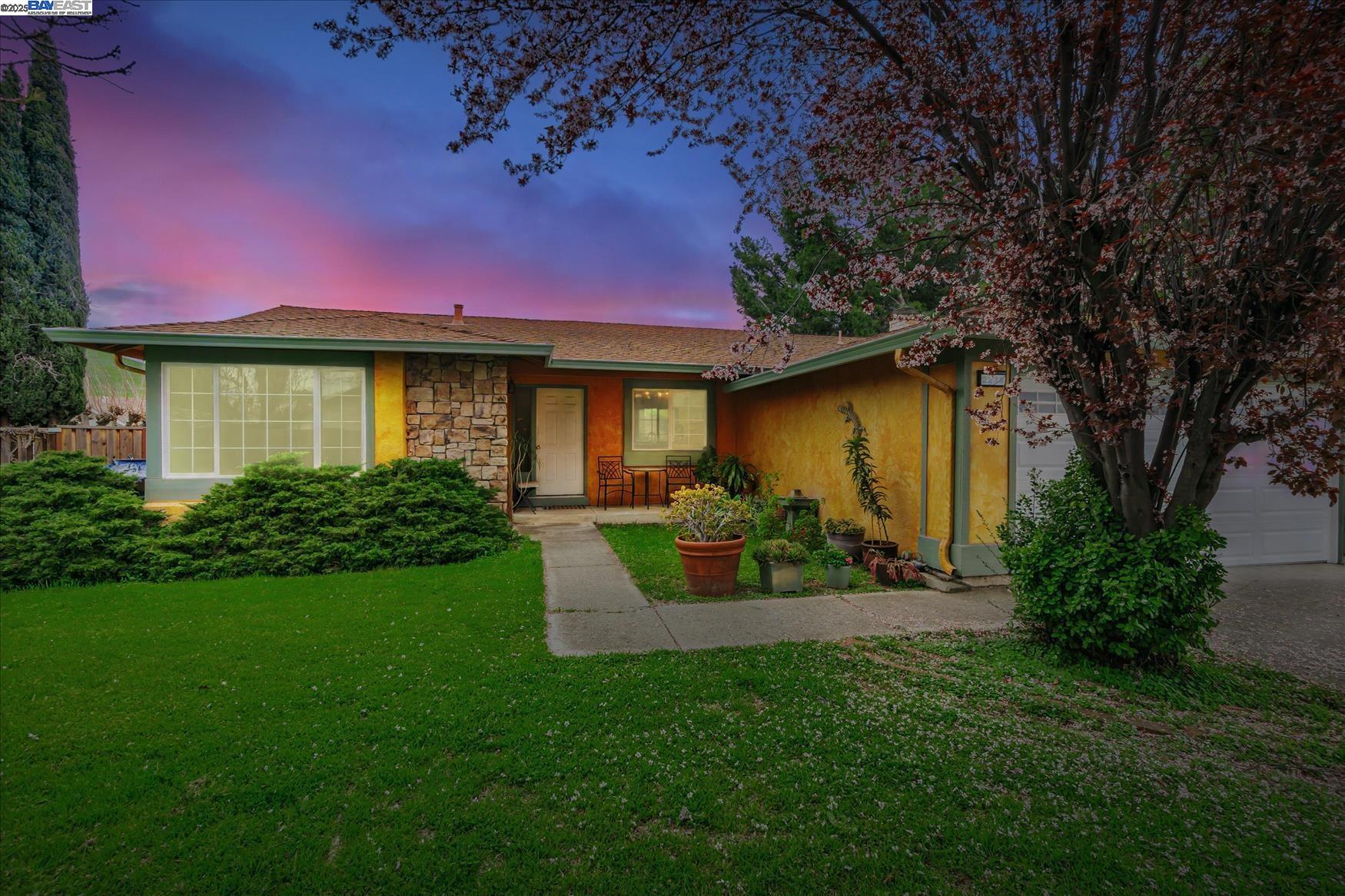 Detail Gallery Image 1 of 1 For 2235 Carmel Ct., Pittsburg,  CA 94565 - 3 Beds | 2 Baths