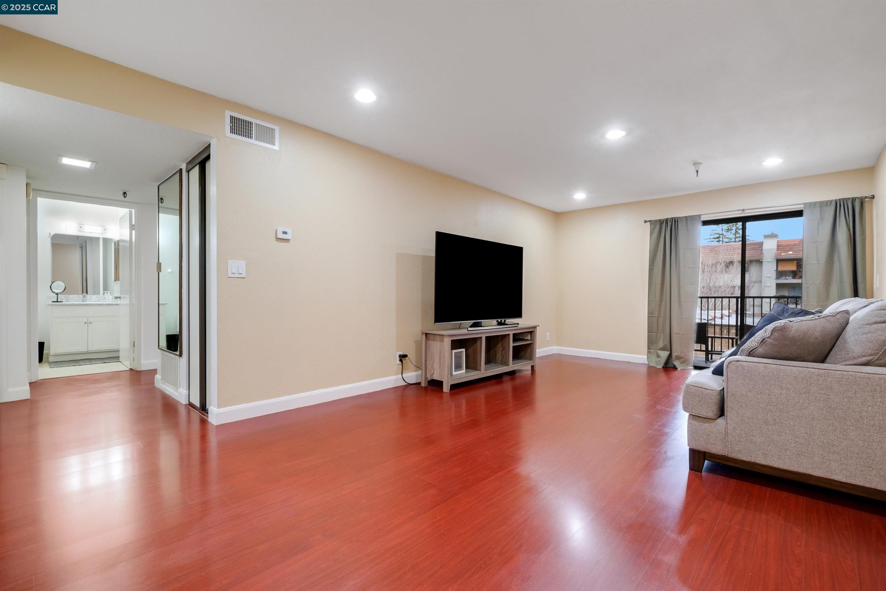 Photo #9: 41089425 Listing: Photo #9