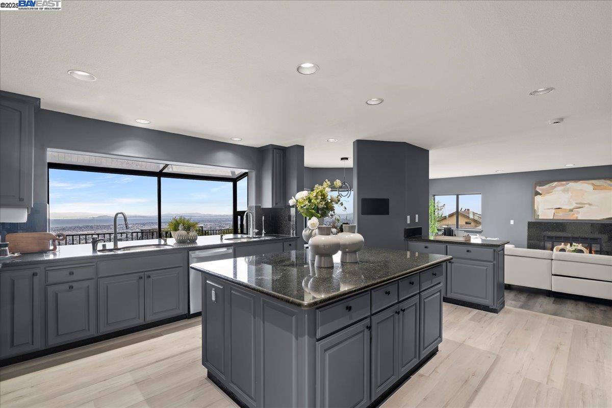 13331 Campus Dr, Oakland, California 94619, 5 Bedrooms Bedrooms, 10 Rooms Rooms,4 BathroomsBathrooms,Residential,For Sale,13331 Campus Dr,41089432