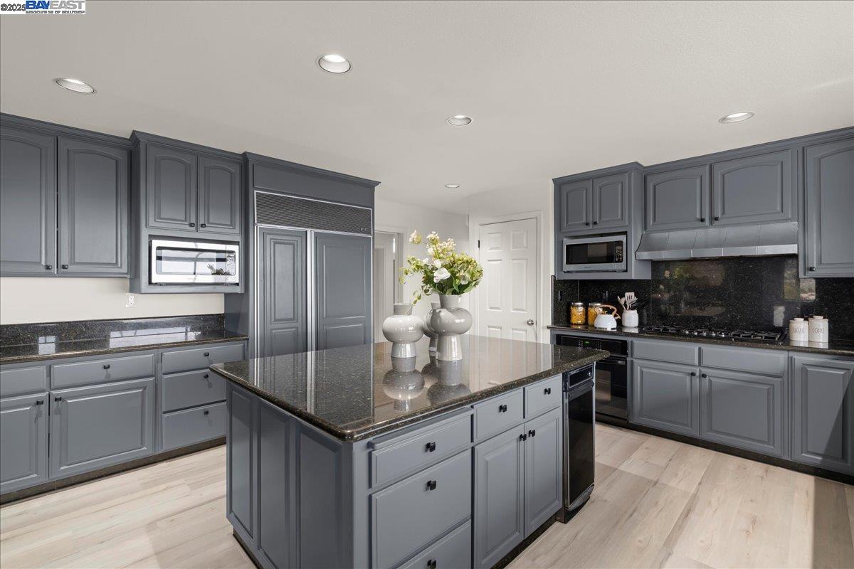 13331 Campus Dr, Oakland, California 94619, 5 Bedrooms Bedrooms, 10 Rooms Rooms,4 BathroomsBathrooms,Residential,For Sale,13331 Campus Dr,41089432
