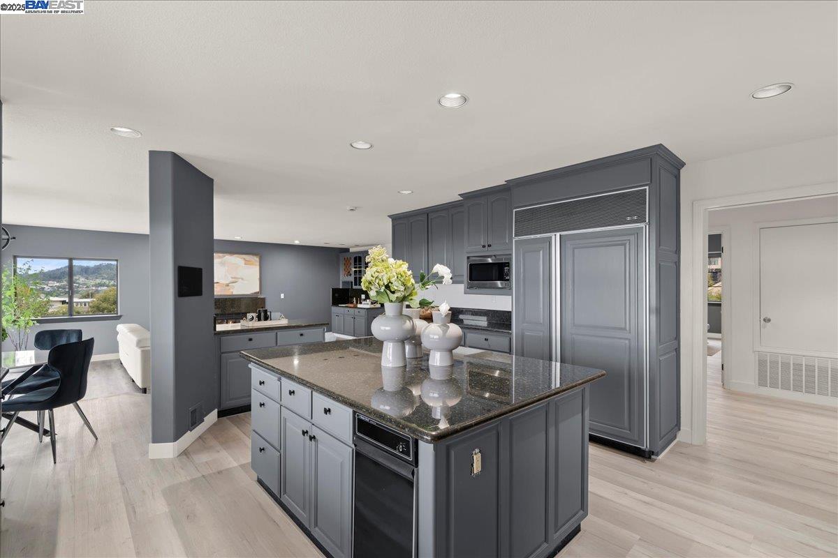 13331 Campus Dr, Oakland, California 94619, 5 Bedrooms Bedrooms, 10 Rooms Rooms,4 BathroomsBathrooms,Residential,For Sale,13331 Campus Dr,41089432