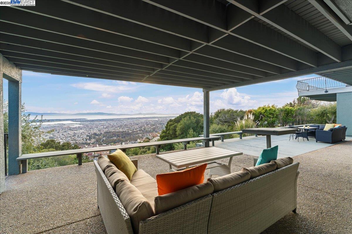 13331 Campus Dr, Oakland, California 94619, 5 Bedrooms Bedrooms, 10 Rooms Rooms,4 BathroomsBathrooms,Residential,For Sale,13331 Campus Dr,41089432