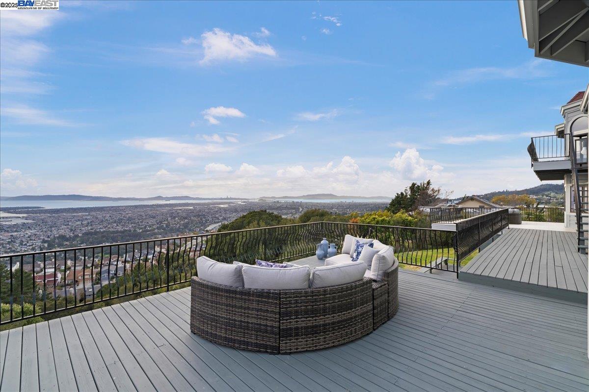 13331 Campus Dr, Oakland, California 94619, 5 Bedrooms Bedrooms, 10 Rooms Rooms,4 BathroomsBathrooms,Residential,For Sale,13331 Campus Dr,41089432