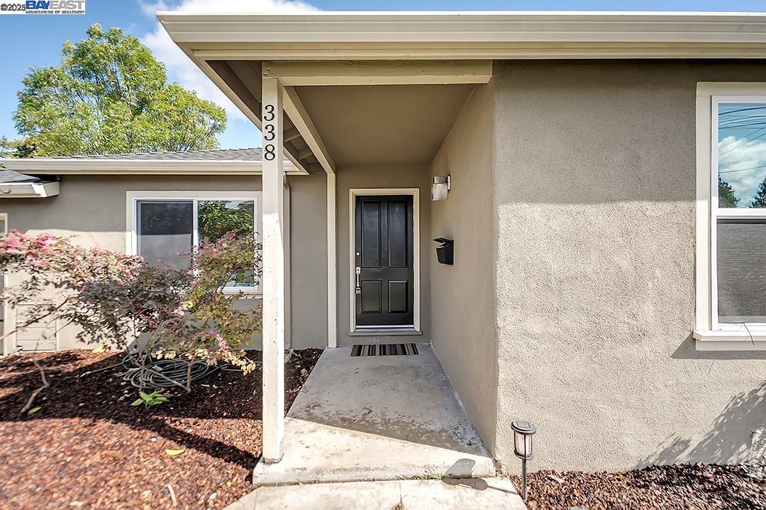 Detail Gallery Image 2 of 32 For 338 Orchard Ave, Sunnyvale,  CA 94085 - 3 Beds | 2 Baths