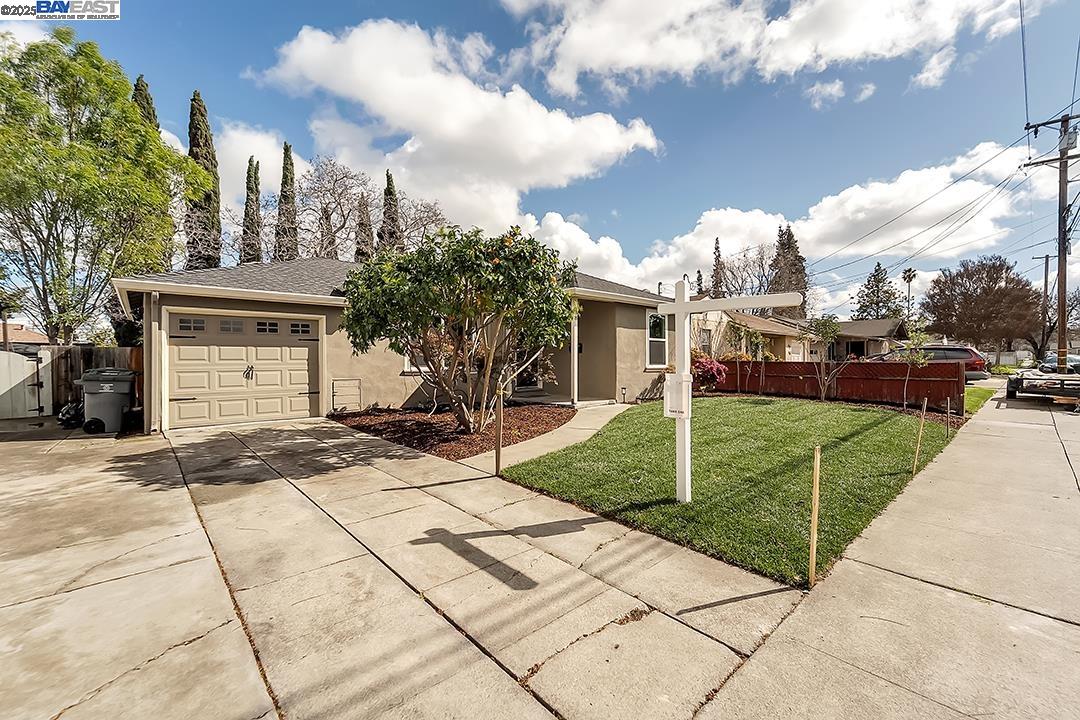 Detail Gallery Image 3 of 32 For 338 Orchard Ave, Sunnyvale,  CA 94085 - 3 Beds | 2 Baths