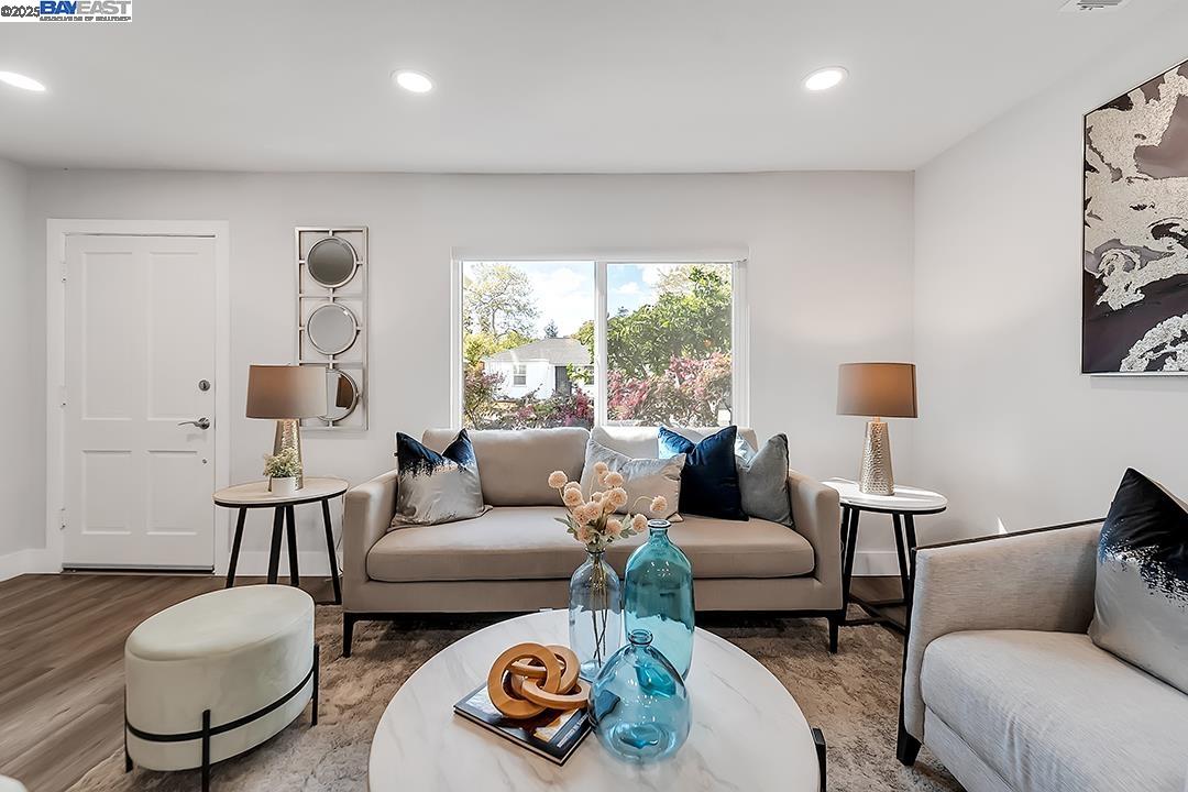 Detail Gallery Image 5 of 32 For 338 Orchard Ave, Sunnyvale,  CA 94085 - 3 Beds | 2 Baths