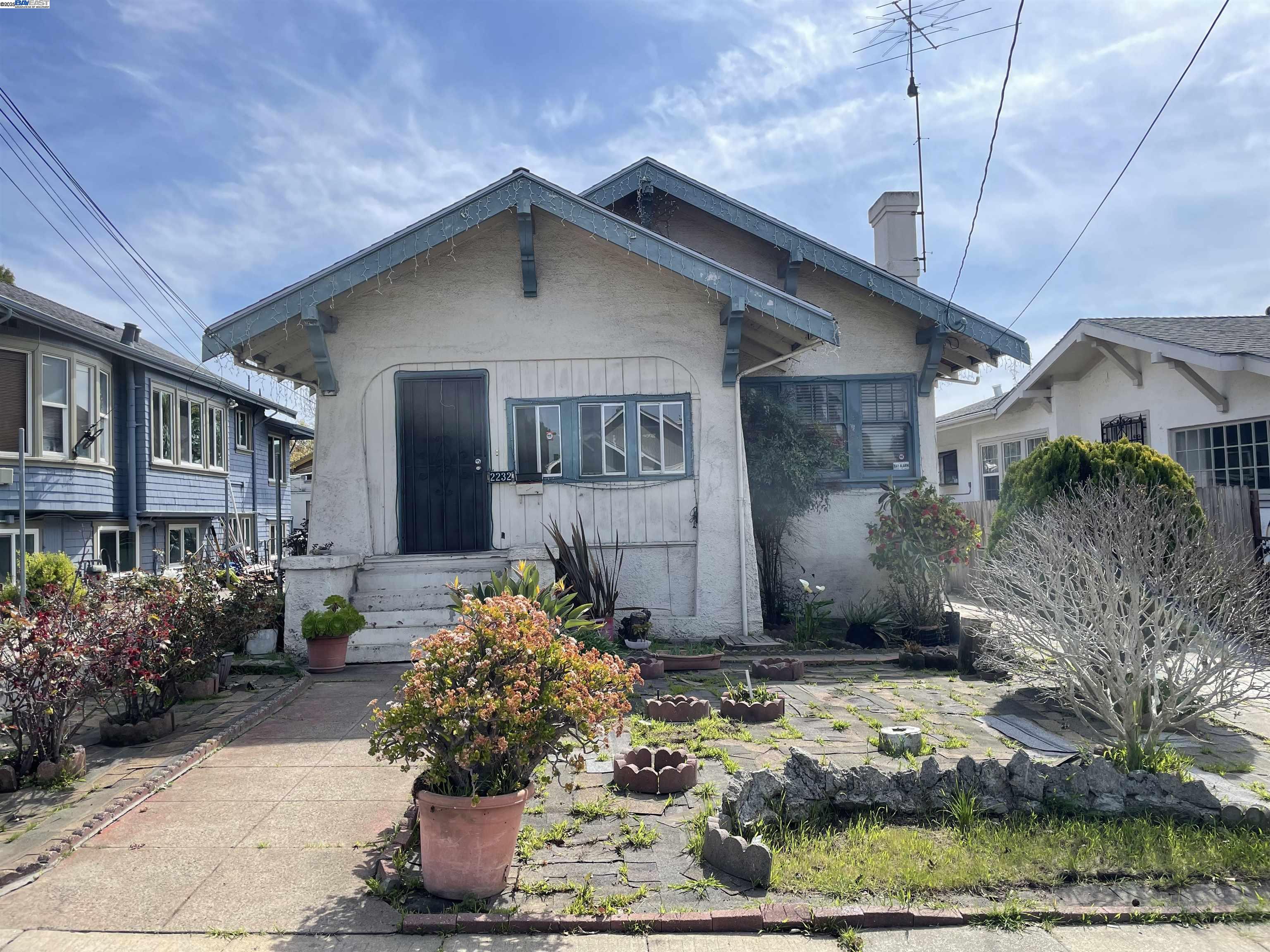 Detail Gallery Image 1 of 1 For 2232 Rosedale Ave, Oakland,  CA 94601 - 3 Beds | 1 Baths