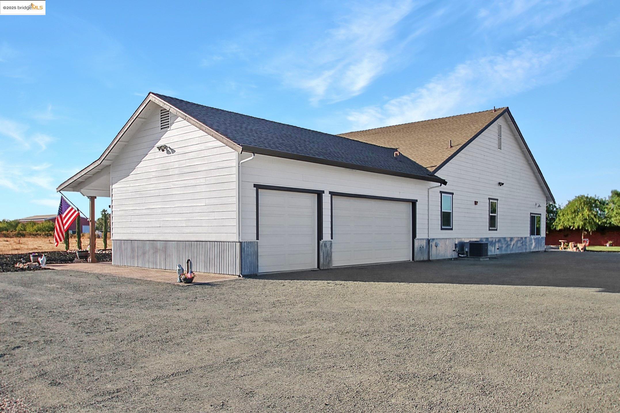 Detail Gallery Image 8 of 60 For 2200 Delta Road, Knightsen,  CA 94548 - 3 Beds | 3/1 Baths