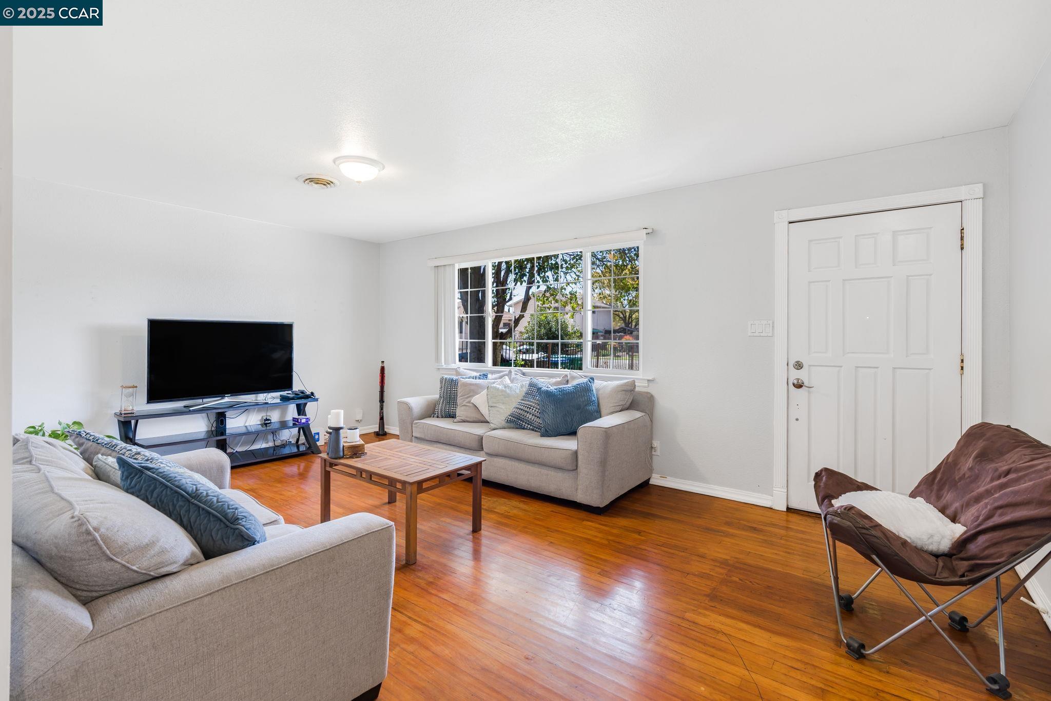 Detail Gallery Image 5 of 23 For 1220 S Sutter St, Stockton,  CA 95206 - 3 Beds | 1 Baths