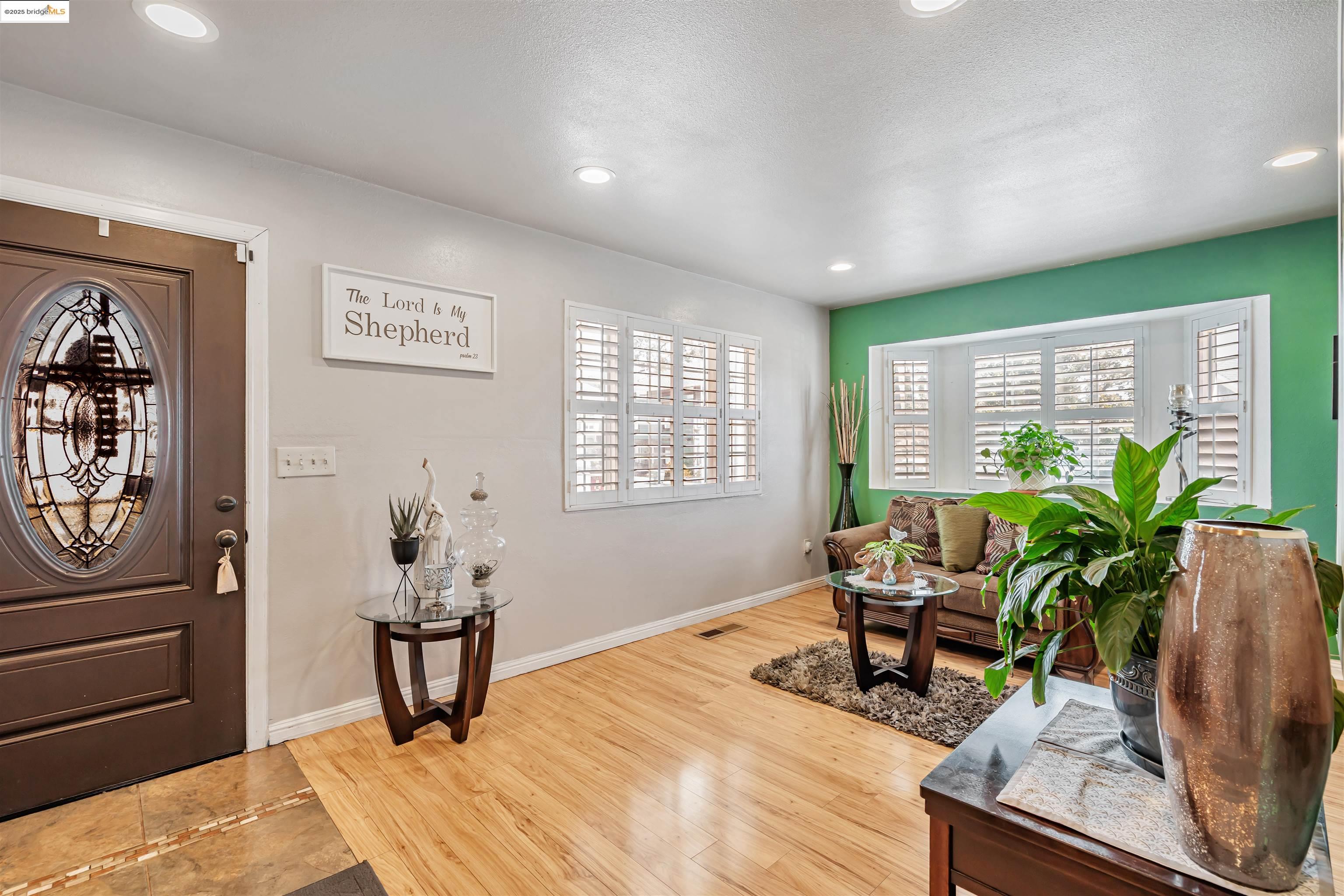 Detail Gallery Image 3 of 15 For 343 Carolina St, Vallejo,  CA 94590 - 3 Beds | 2/1 Baths