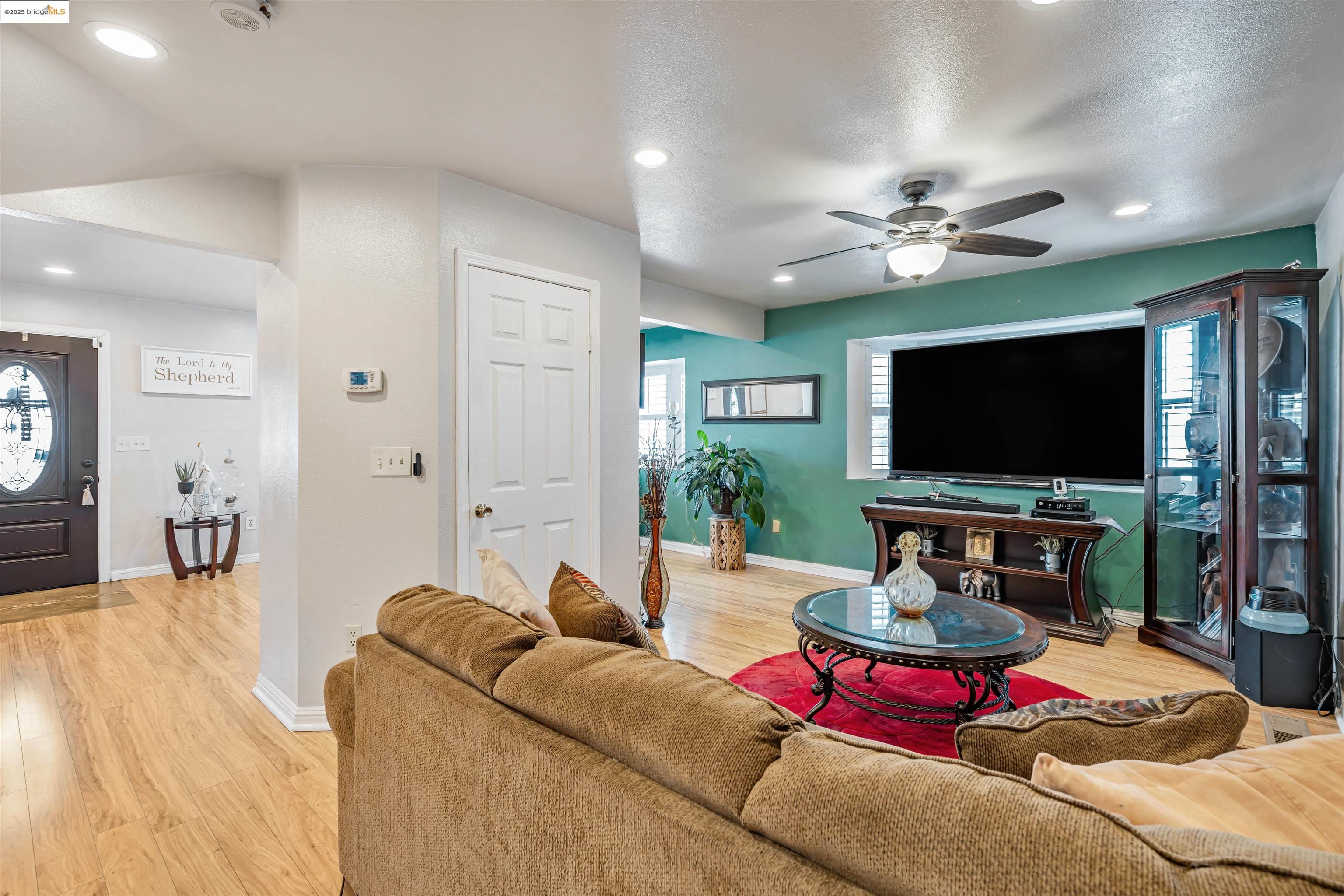 Detail Gallery Image 4 of 15 For 343 Carolina St, Vallejo,  CA 94590 - 3 Beds | 2/1 Baths