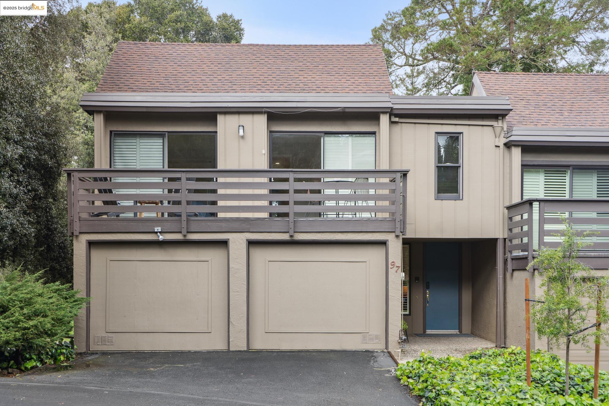Browse active condo listings in CLAREWOOD TOWN