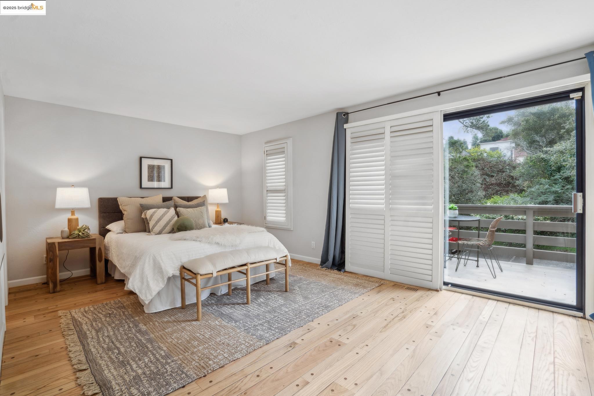 Detail Gallery Image 16 of 34 For 97 Clarewood Lane, Oakland,  CA 94618 - 2 Beds | 2/1 Baths