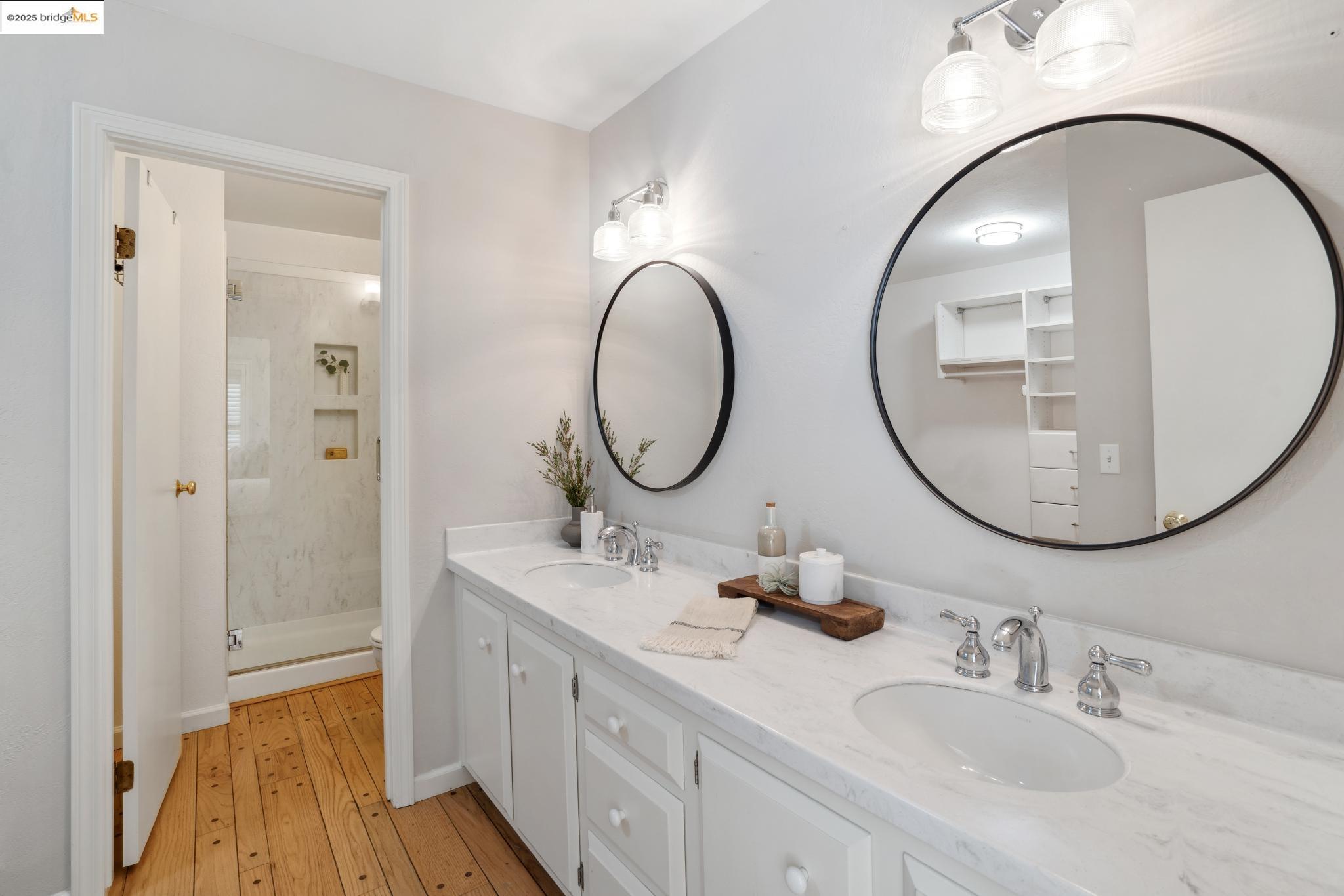Detail Gallery Image 19 of 34 For 97 Clarewood Lane, Oakland,  CA 94618 - 2 Beds | 2/1 Baths