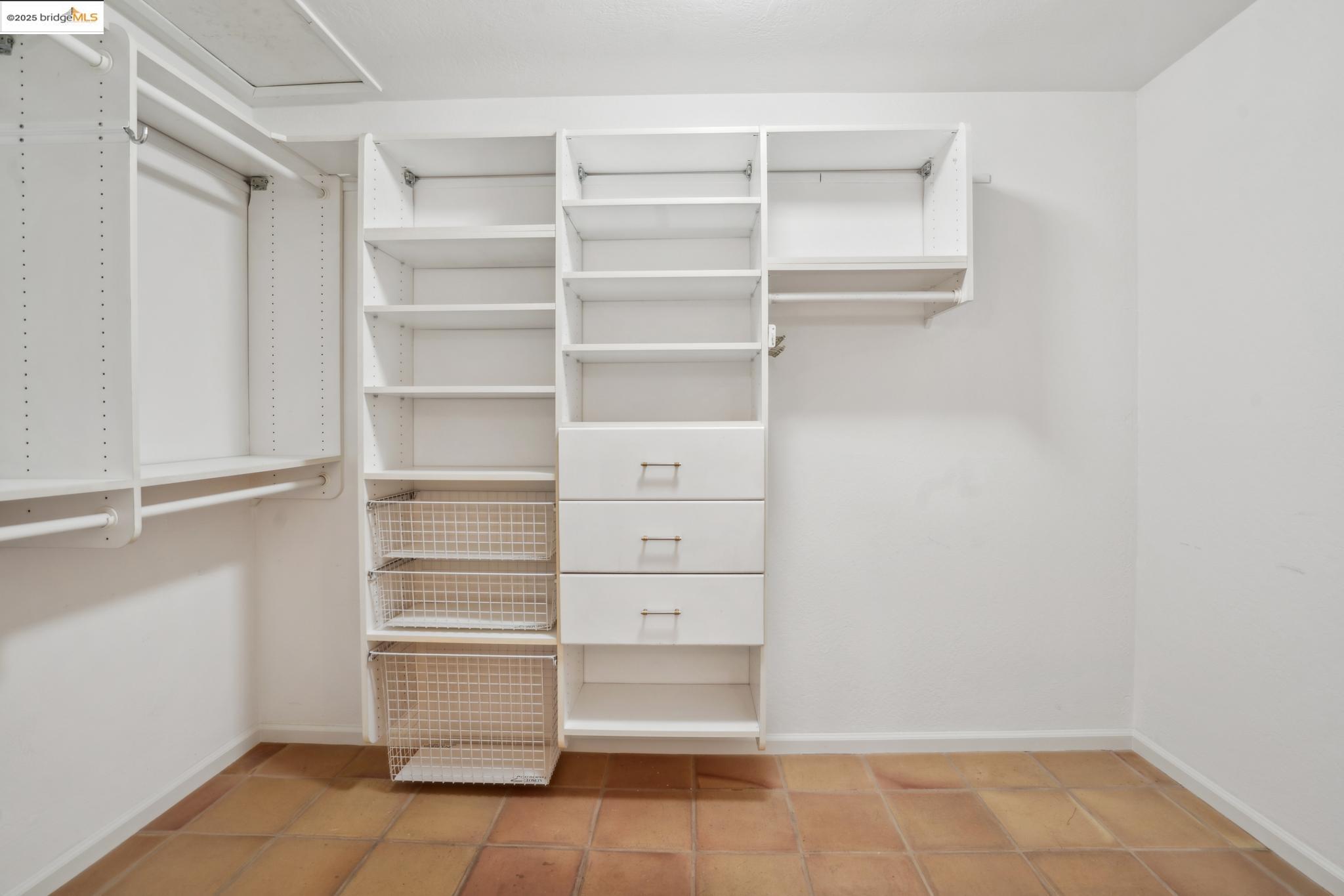 Detail Gallery Image 21 of 34 For 97 Clarewood Lane, Oakland,  CA 94618 - 2 Beds | 2/1 Baths
