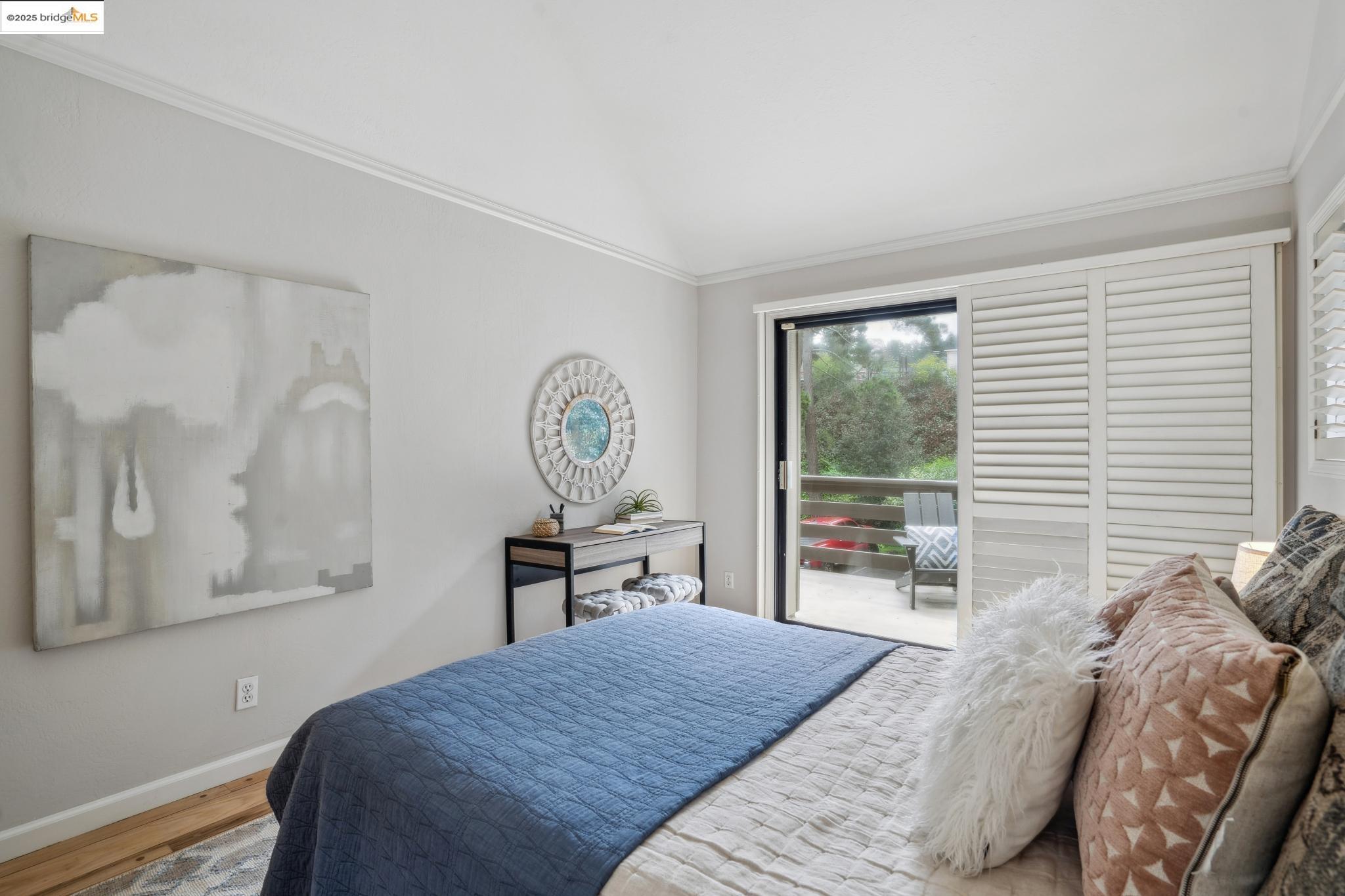 Detail Gallery Image 25 of 34 For 97 Clarewood Lane, Oakland,  CA 94618 - 2 Beds | 2/1 Baths