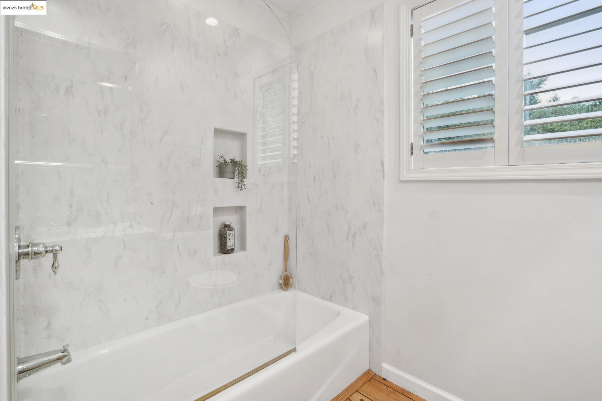 Detail Gallery Image 29 of 34 For 97 Clarewood Lane, Oakland,  CA 94618 - 2 Beds | 2/1 Baths