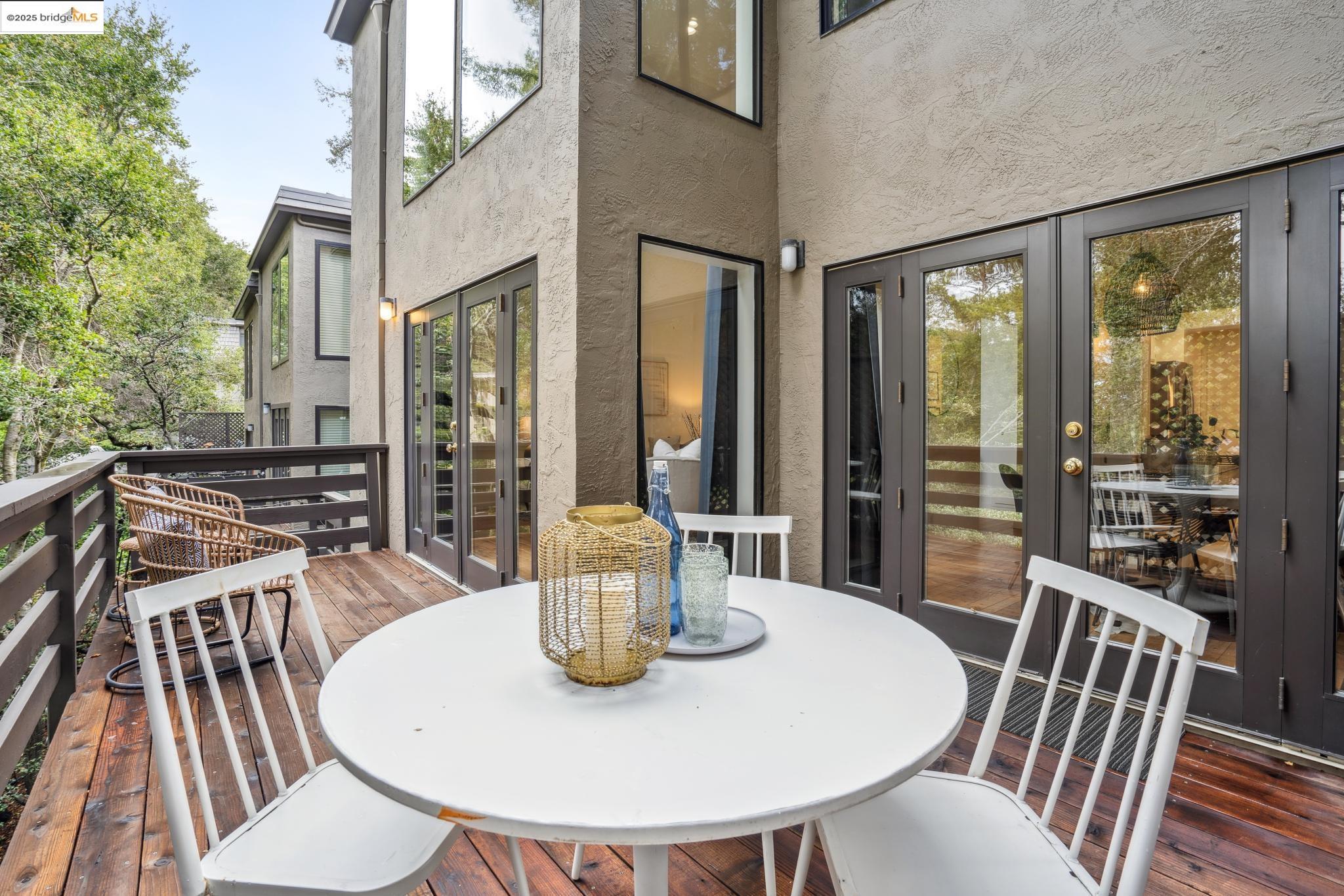 Detail Gallery Image 9 of 34 For 97 Clarewood Lane, Oakland,  CA 94618 - 2 Beds | 2/1 Baths