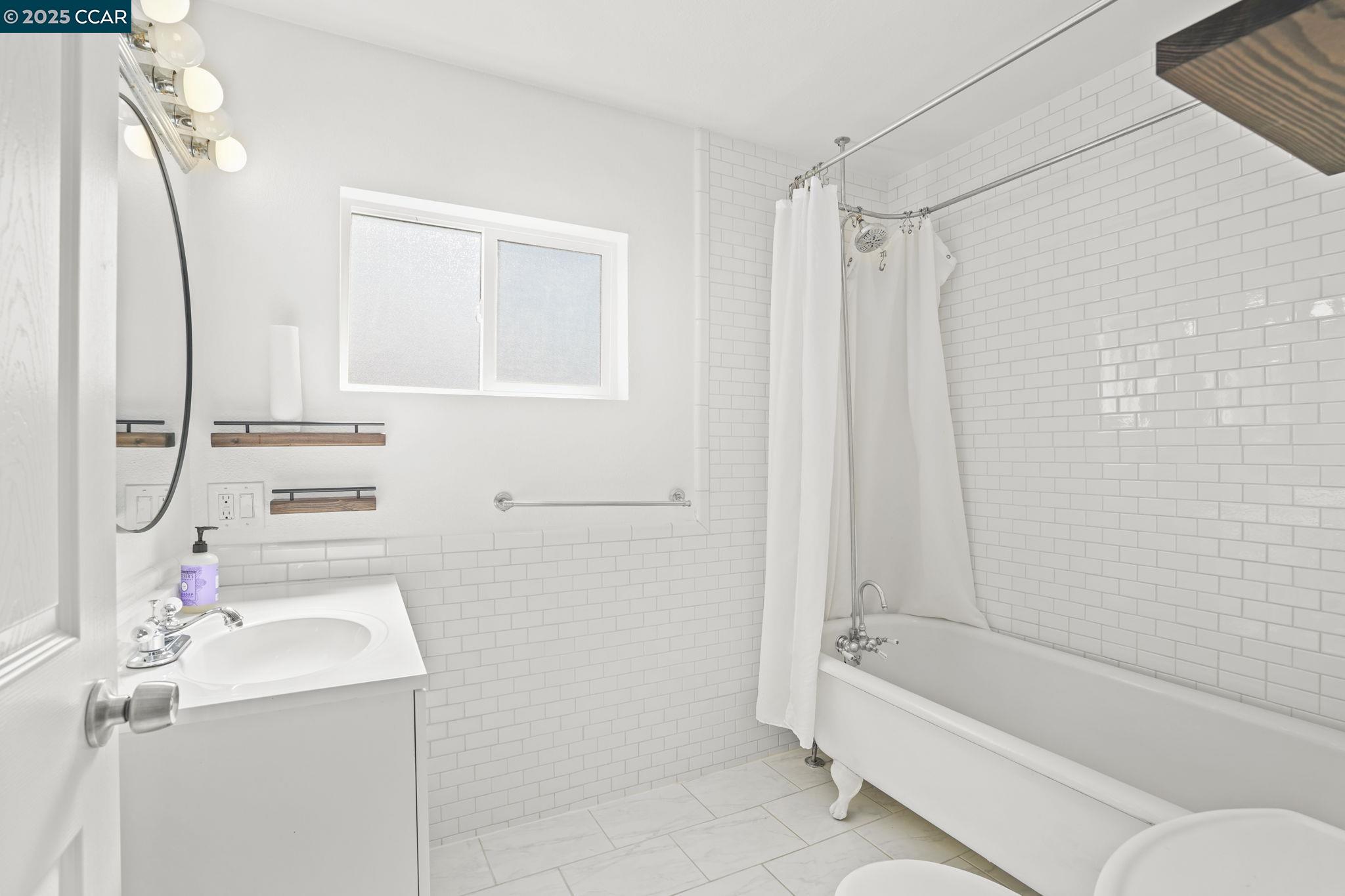 Detail Gallery Image 14 of 23 For 742 La Paloma Rd, El Sobrante,  CA 94803 - 2 Beds | 1 Baths