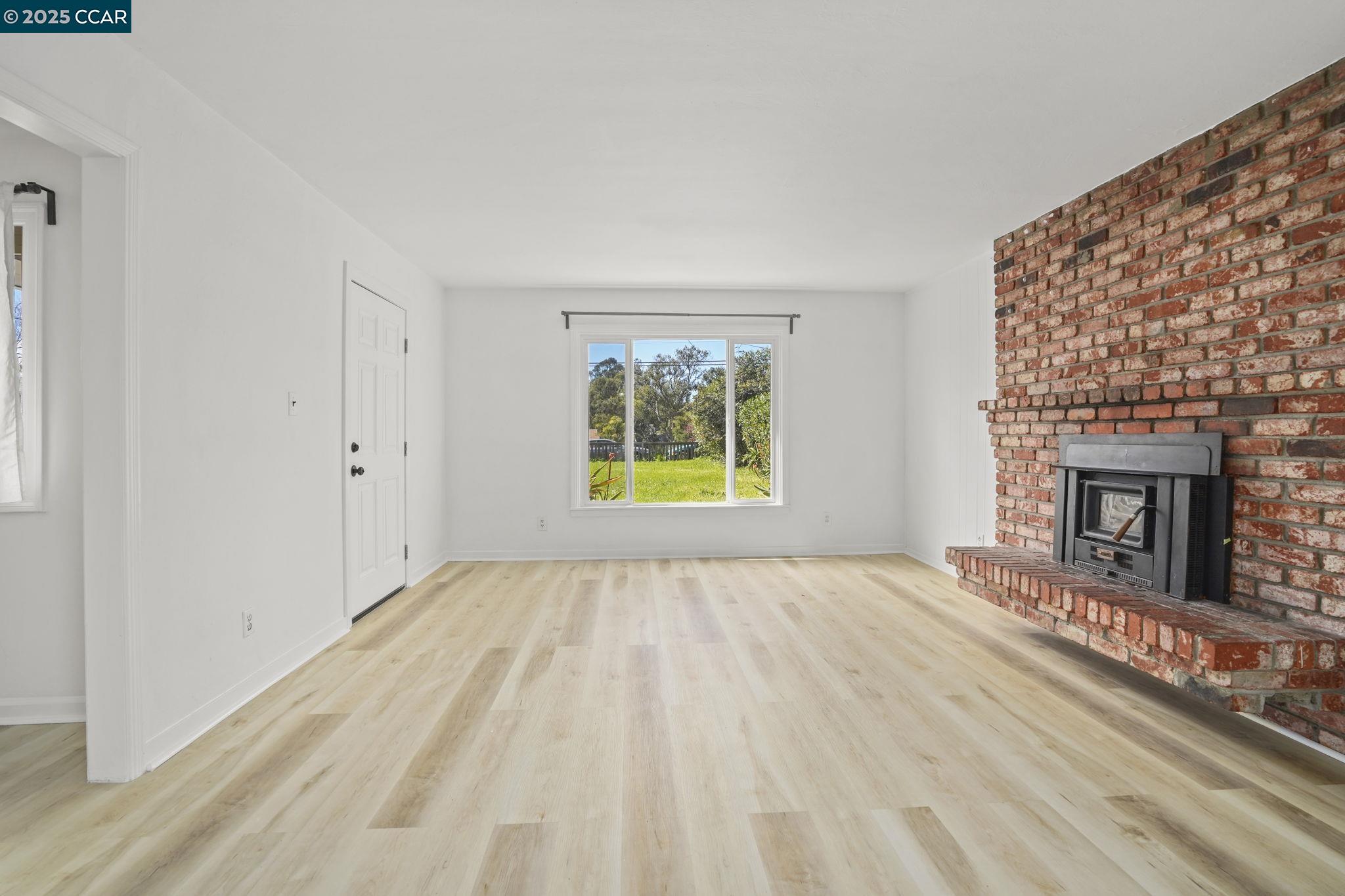 Detail Gallery Image 4 of 23 For 742 La Paloma Rd, El Sobrante,  CA 94803 - 2 Beds | 1 Baths
