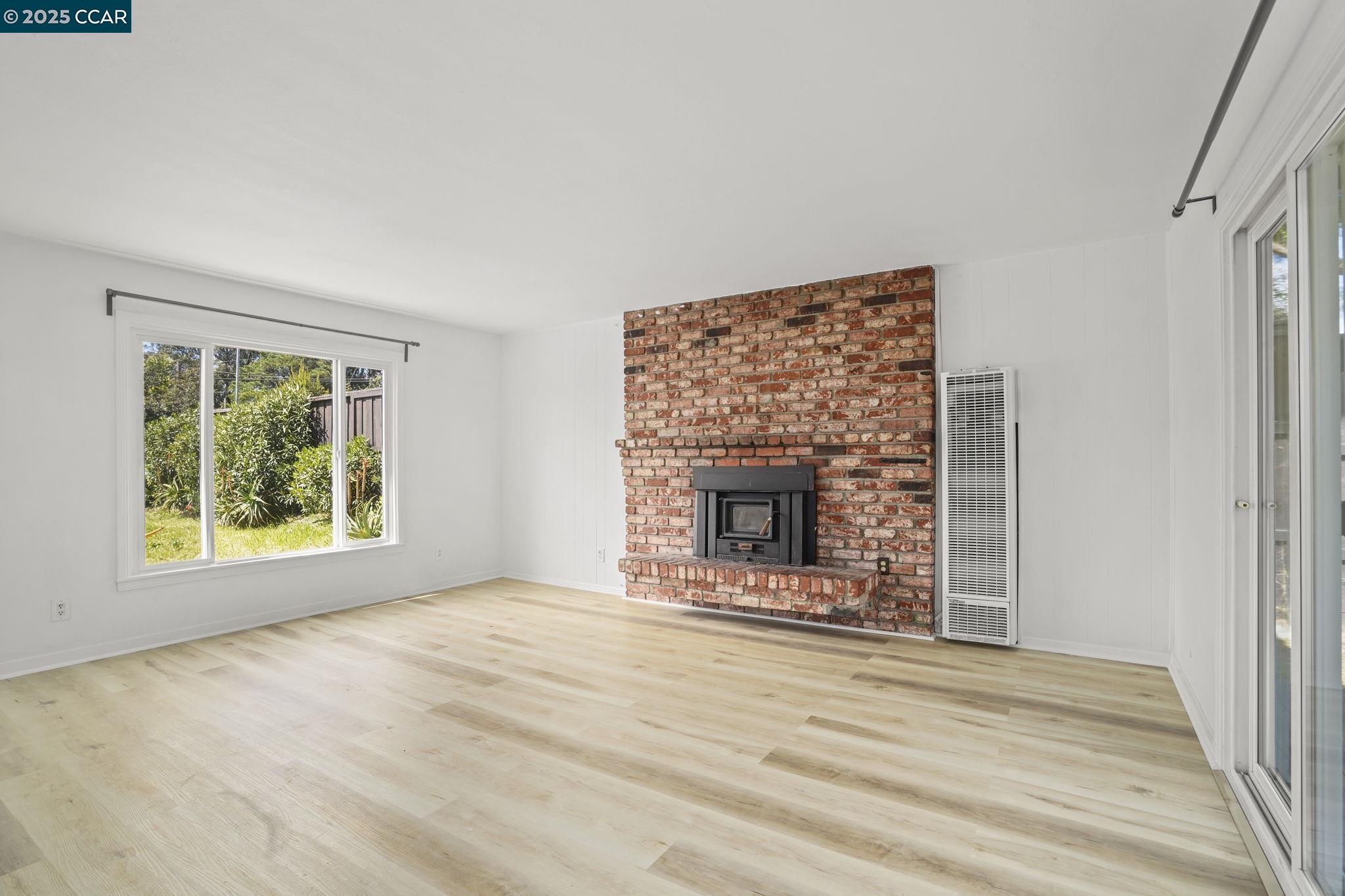 Detail Gallery Image 5 of 23 For 742 La Paloma Rd, El Sobrante,  CA 94803 - 2 Beds | 1 Baths