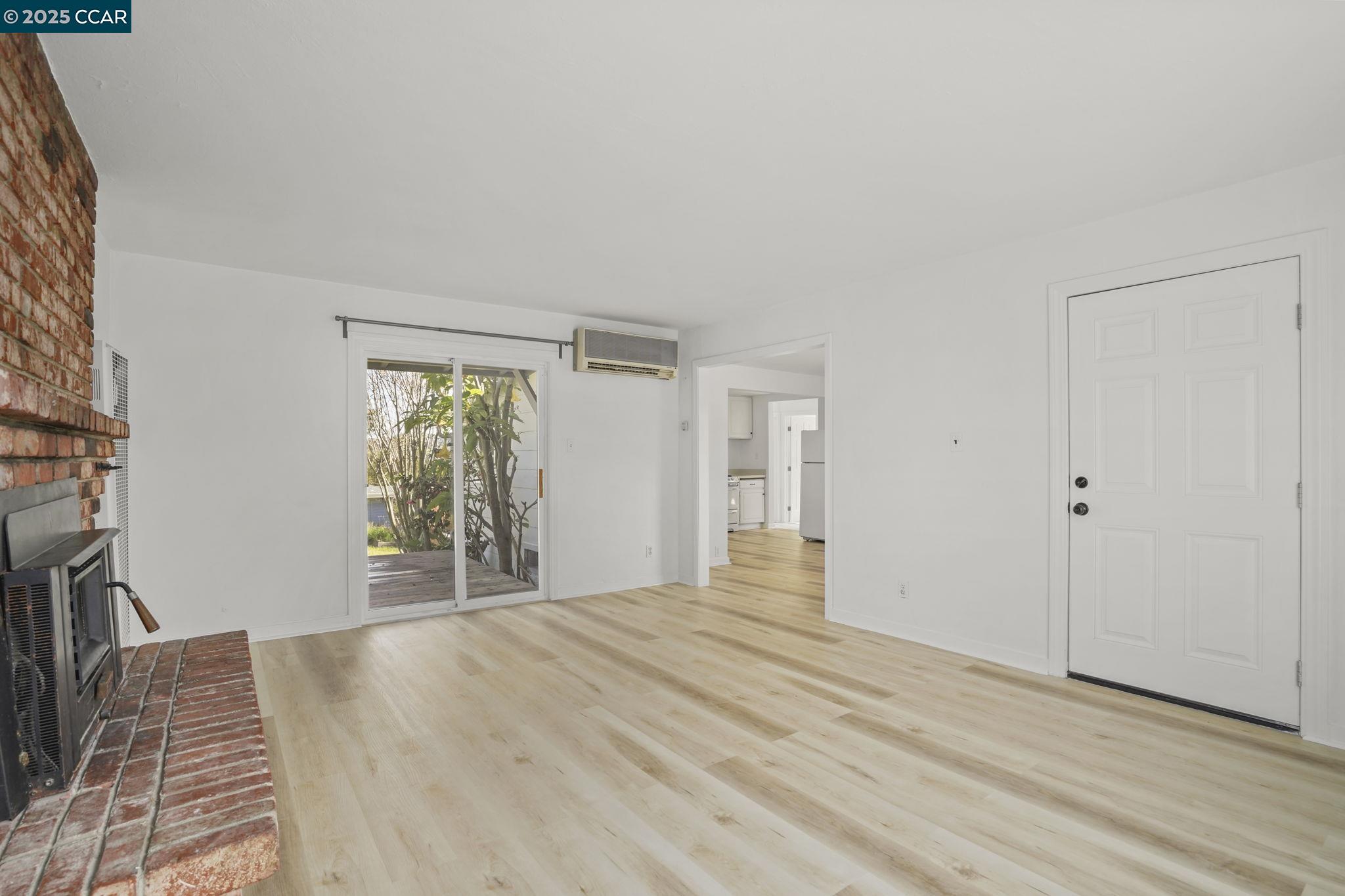 Detail Gallery Image 6 of 23 For 742 La Paloma Rd, El Sobrante,  CA 94803 - 2 Beds | 1 Baths