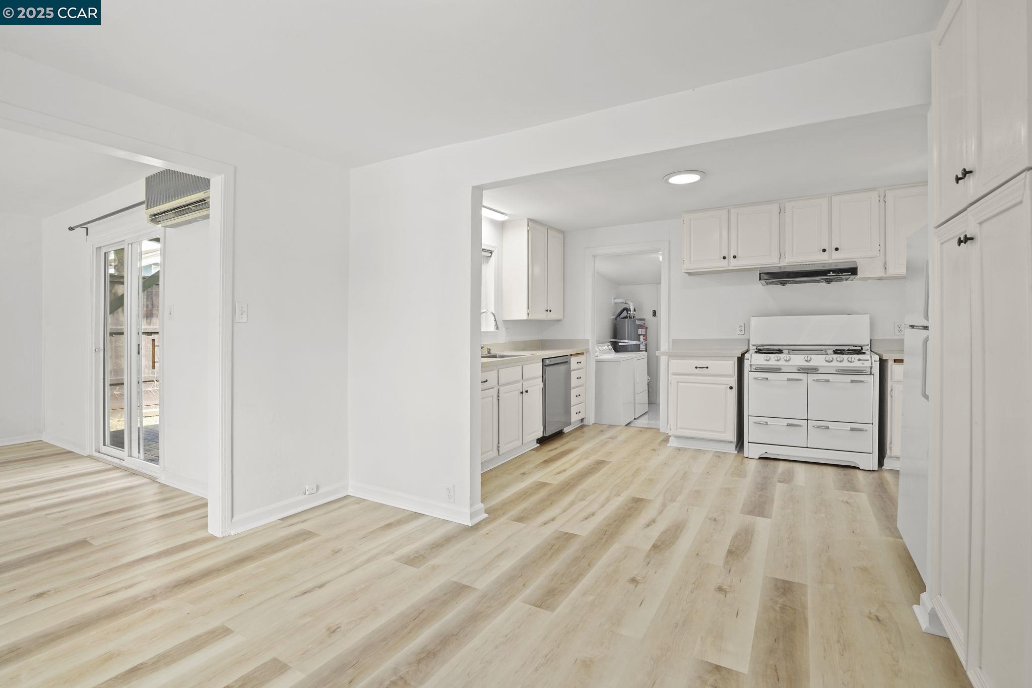 Detail Gallery Image 7 of 23 For 742 La Paloma Rd, El Sobrante,  CA 94803 - 2 Beds | 1 Baths