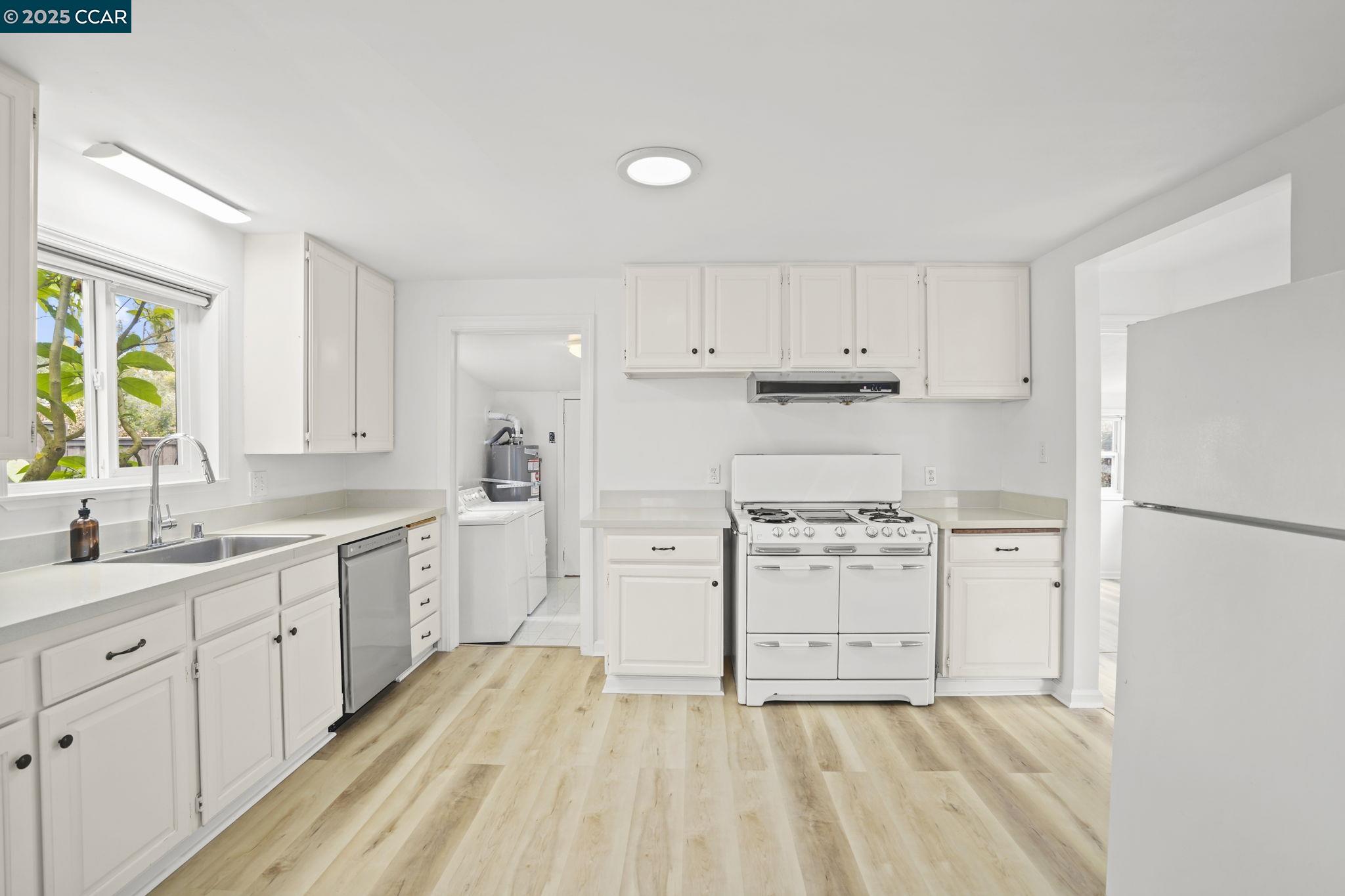 Detail Gallery Image 10 of 23 For 742 La Paloma Rd, El Sobrante,  CA 94803 - 2 Beds | 1 Baths