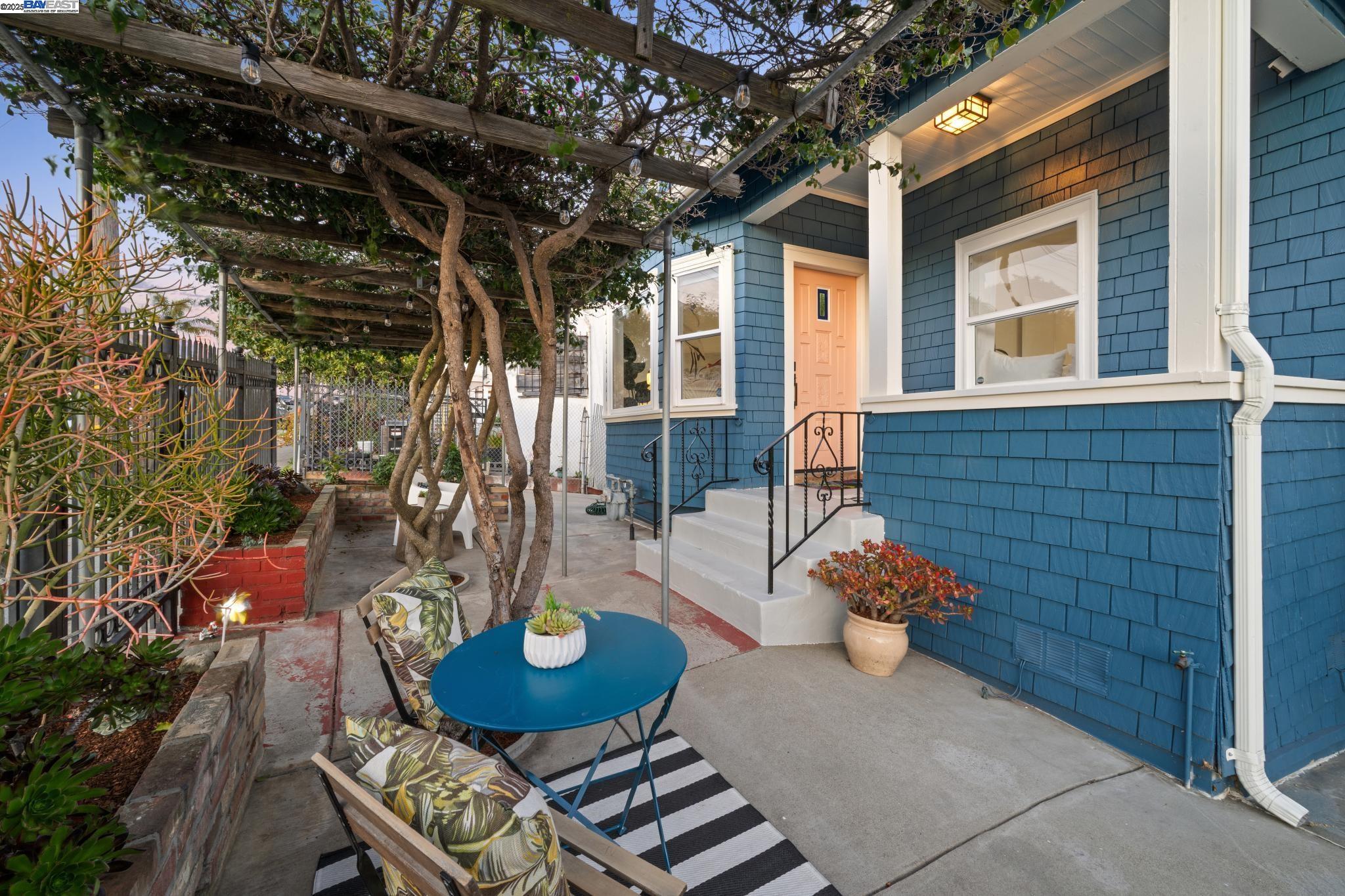 Detail Gallery Image 1 of 1 For 2414 24th Avenue, Oakland,  CA 94601 - 2 Beds | 1 Baths