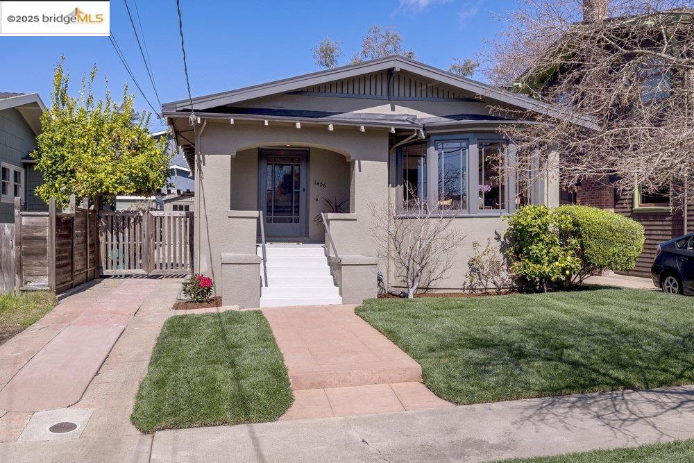 Detail Gallery Image 1 of 1 For 1456 Hampel St, Oakland,  CA 94602 - 3 Beds | 1 Baths